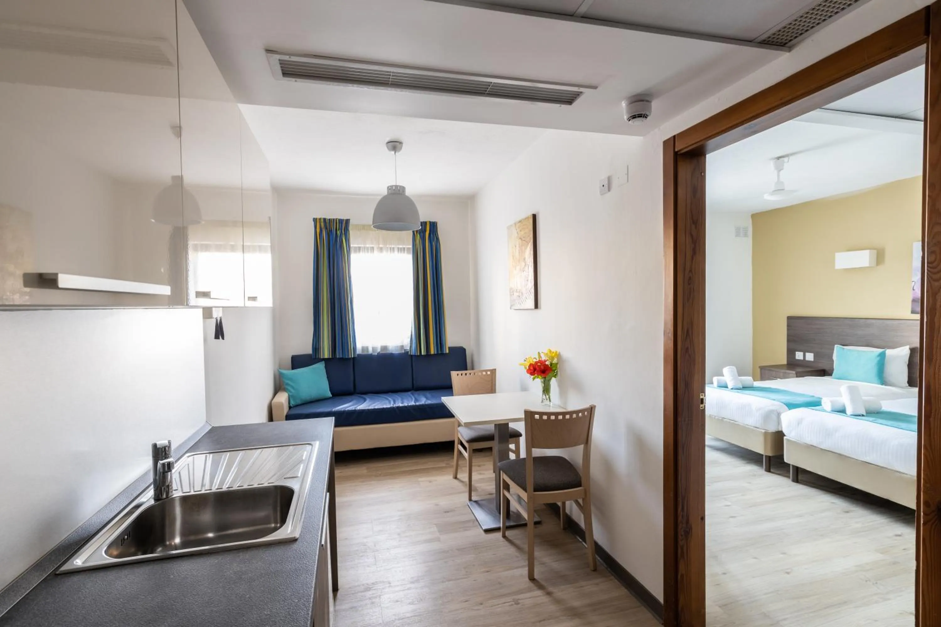 Kitchen or kitchenette, Bed in Sunseeker Holiday Complex