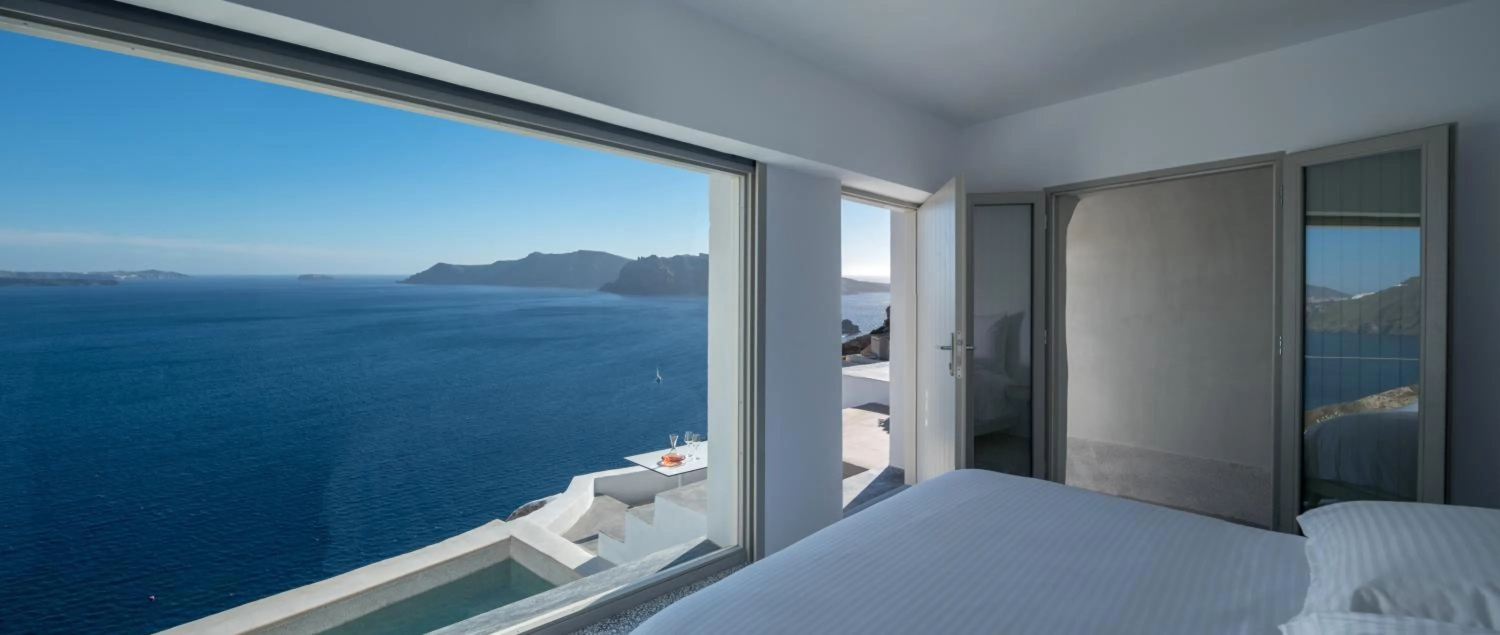 Sea view, Bed in Echoes Luxury Suites