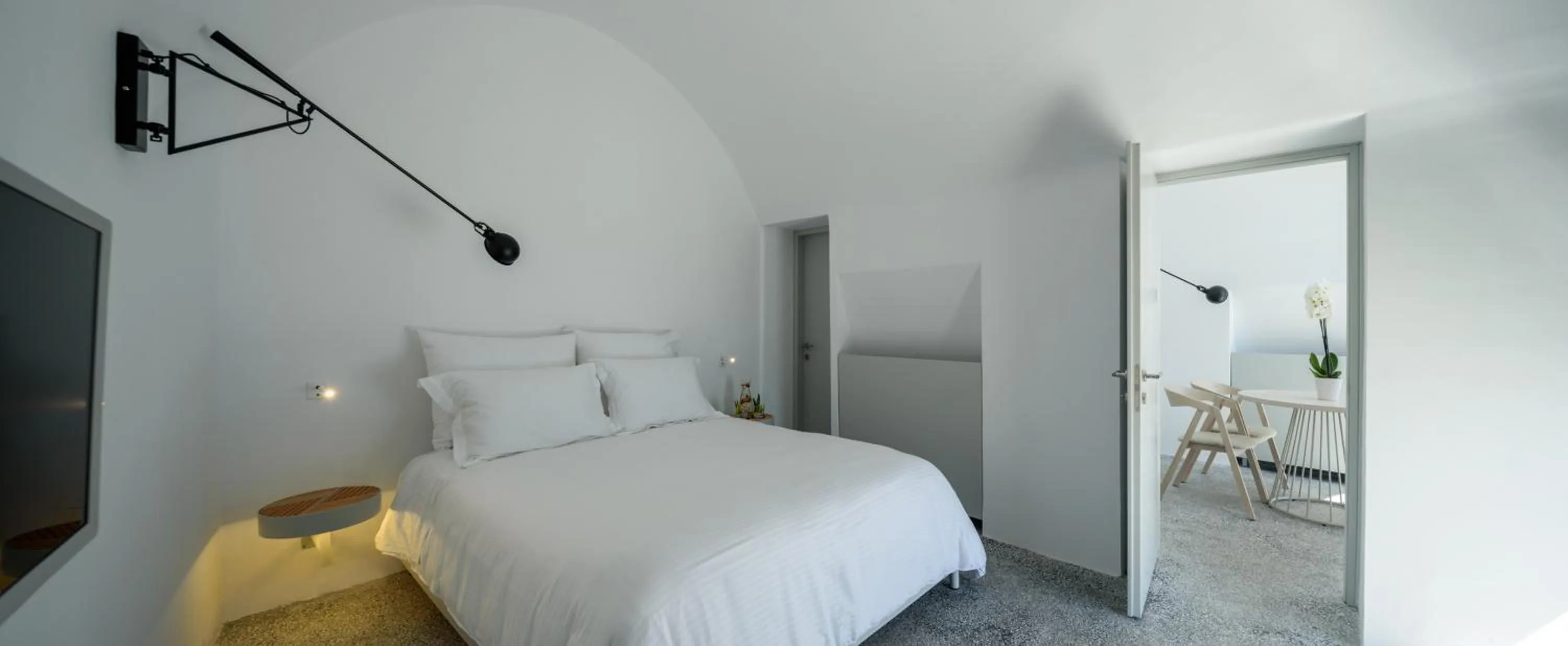 Bedroom, Bed in Echoes Luxury Suites