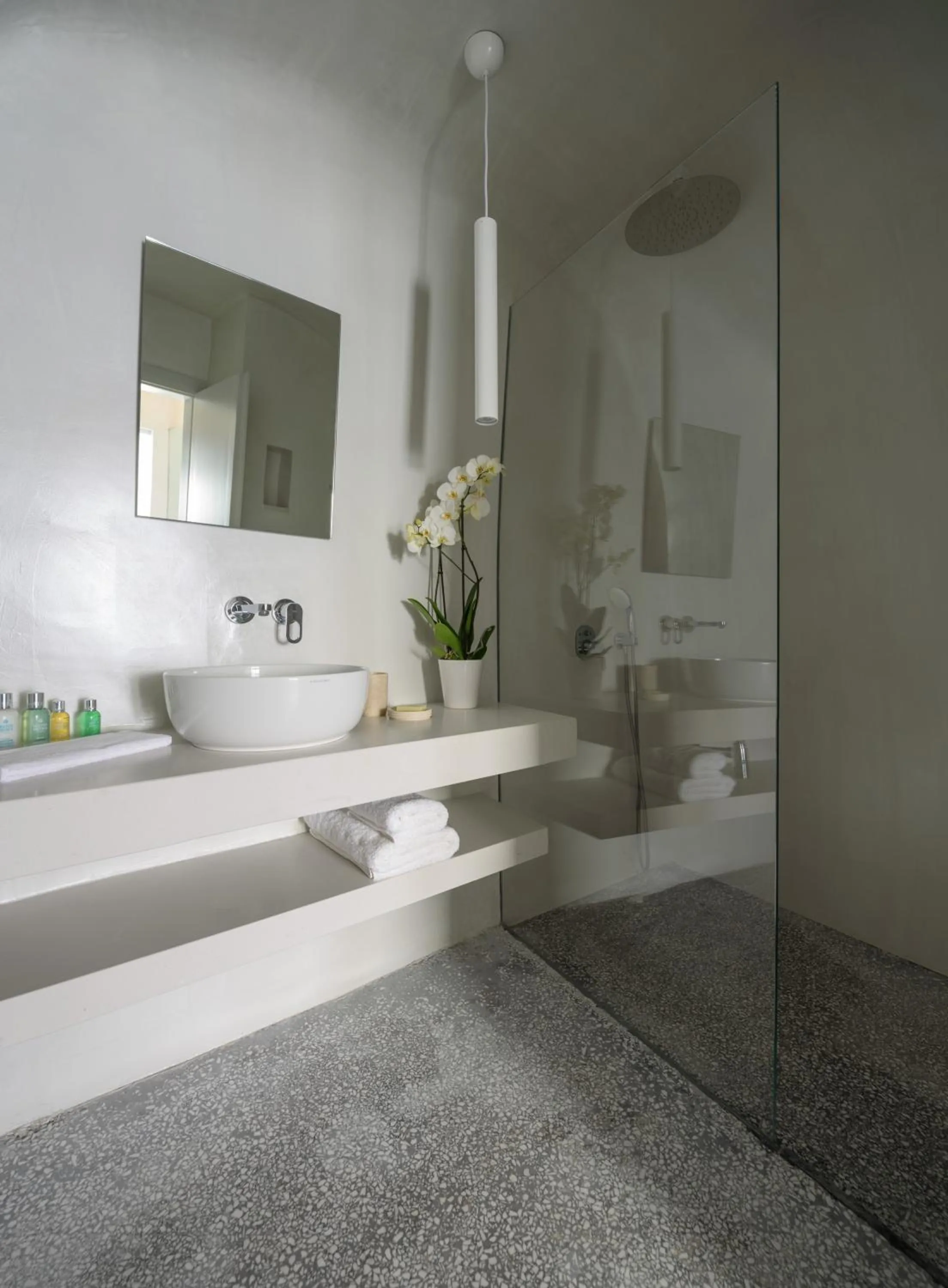 Bathroom in Echoes Luxury Suites