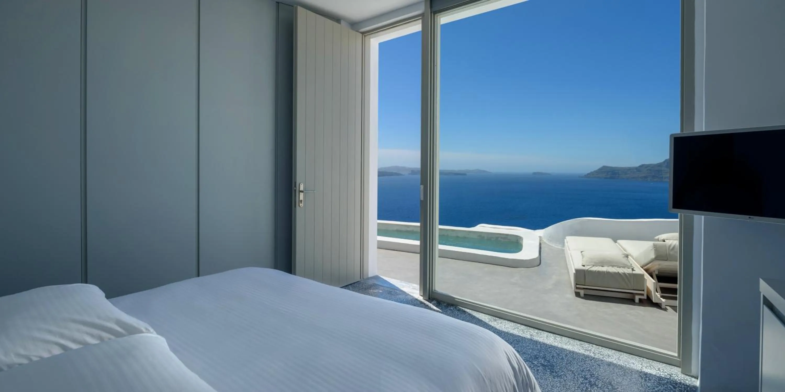 Sea view, Bed in Echoes Luxury Suites
