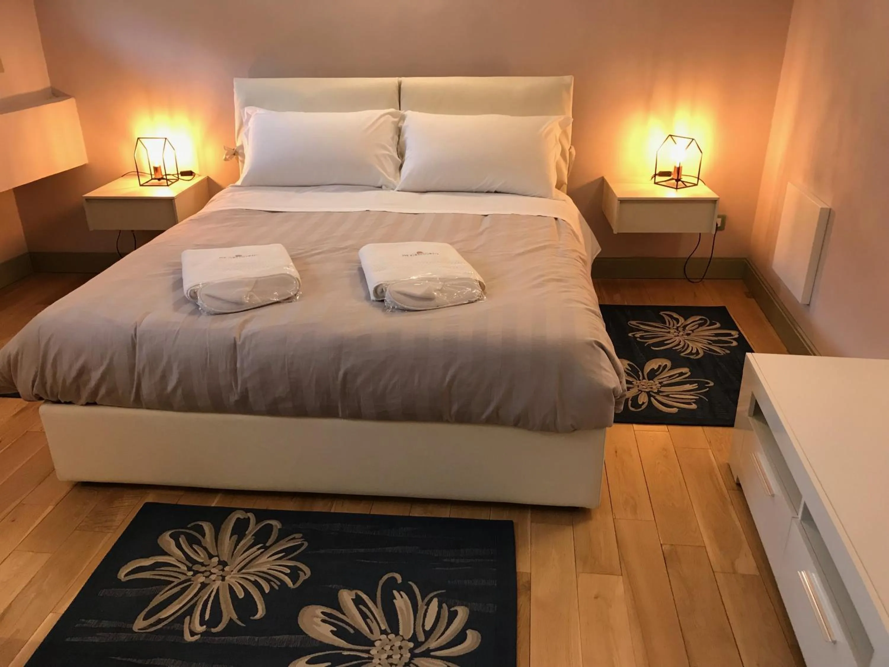 Photo of the whole room, Bed in Cantine De Gregorio Suites