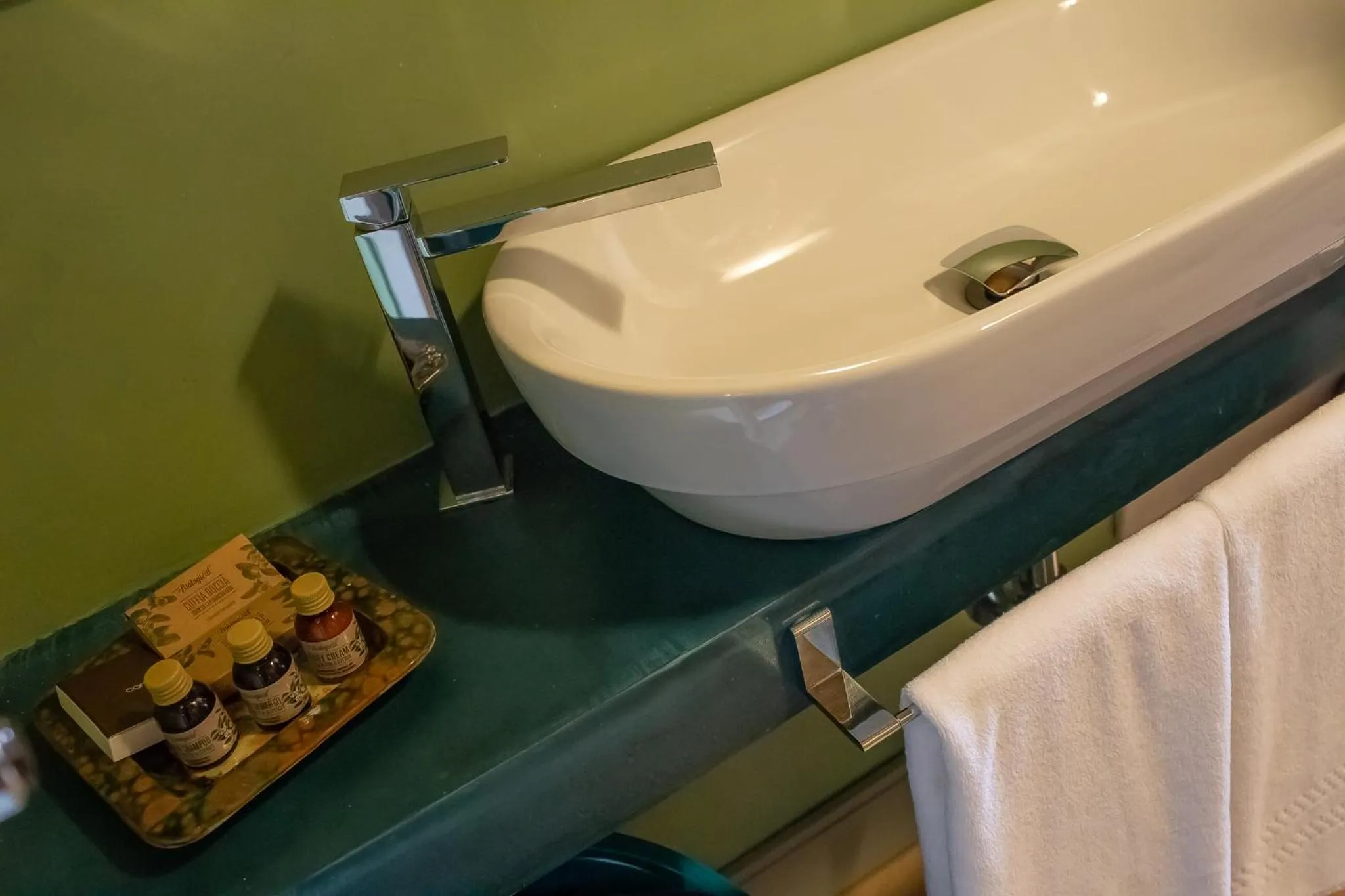 Bathroom in Cantine De Gregorio Suites