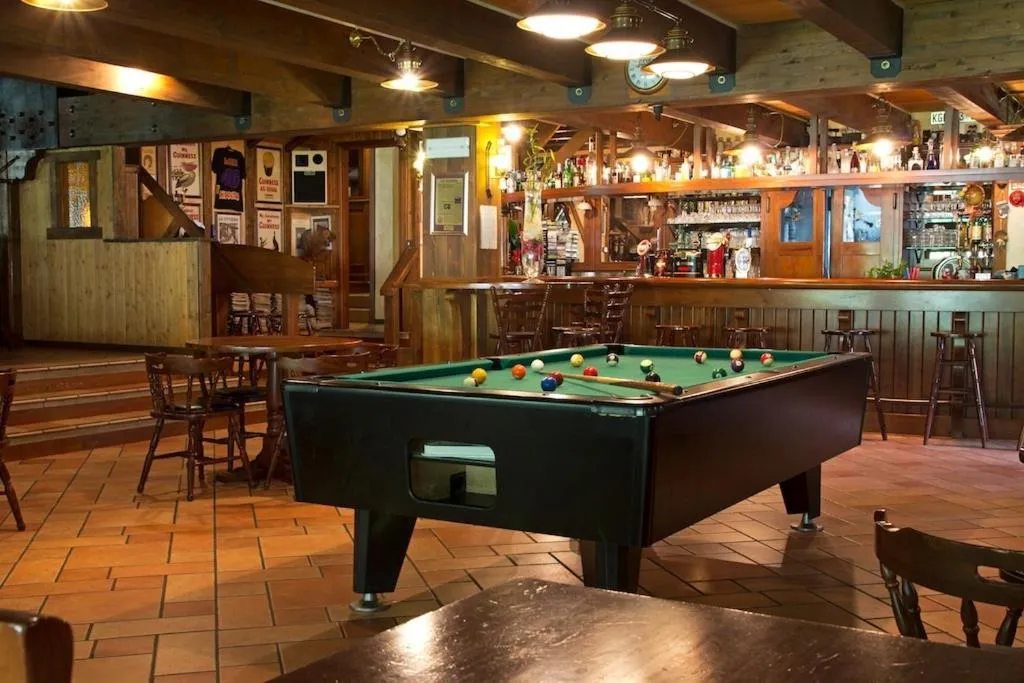 Billiard in Hotel California