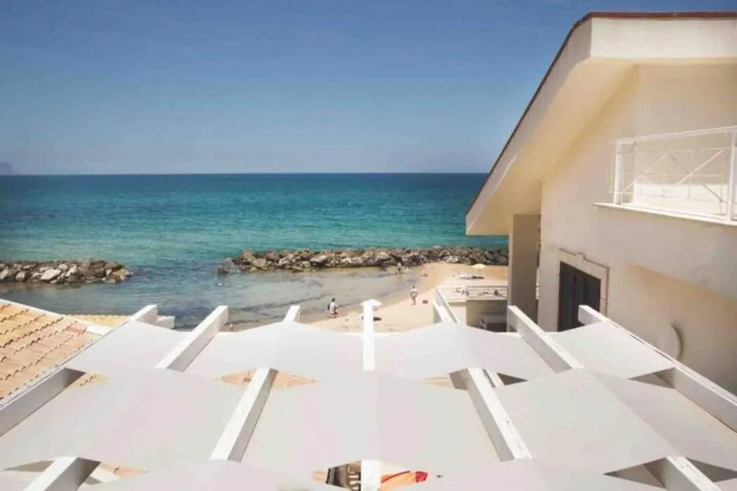 Amira Beach Villa by Le Dhome Sicily