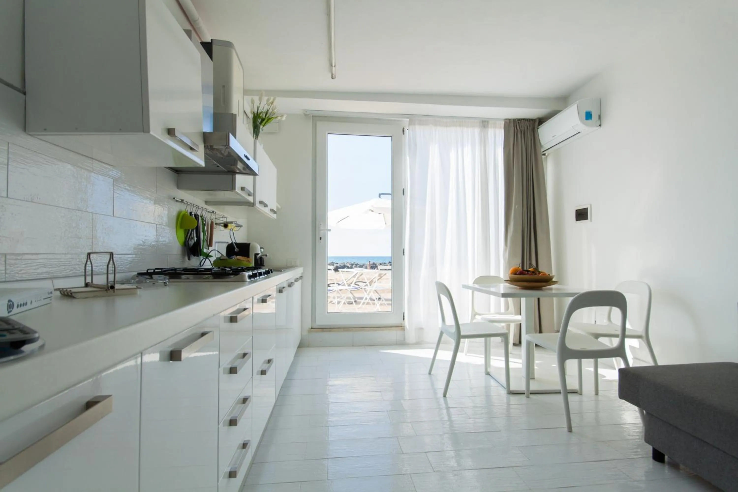 Kitchen or kitchenette in Amira Beach Villa by Le Dhome Sicily