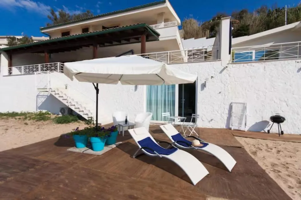 Amira Beach Villa by Le Dhome Sicily