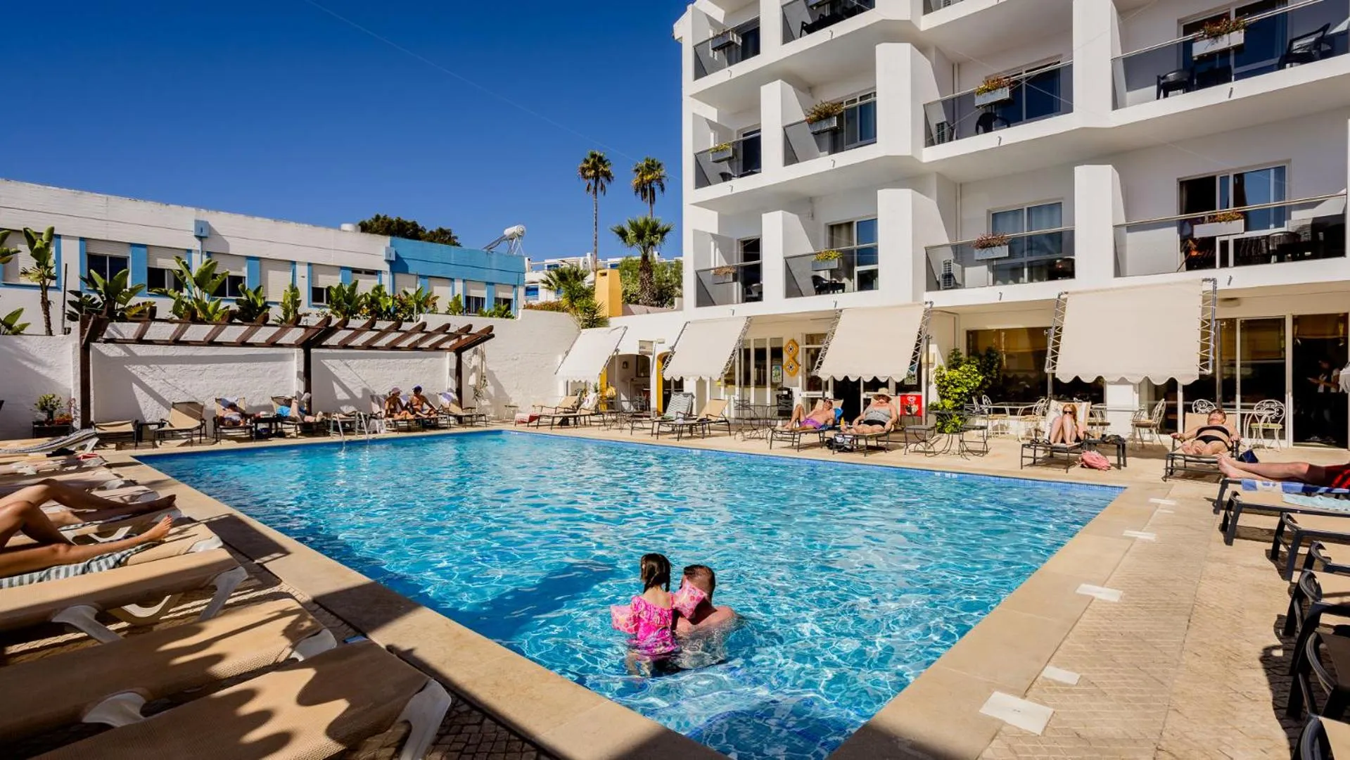 Swimming pool in Hotel do Cerro