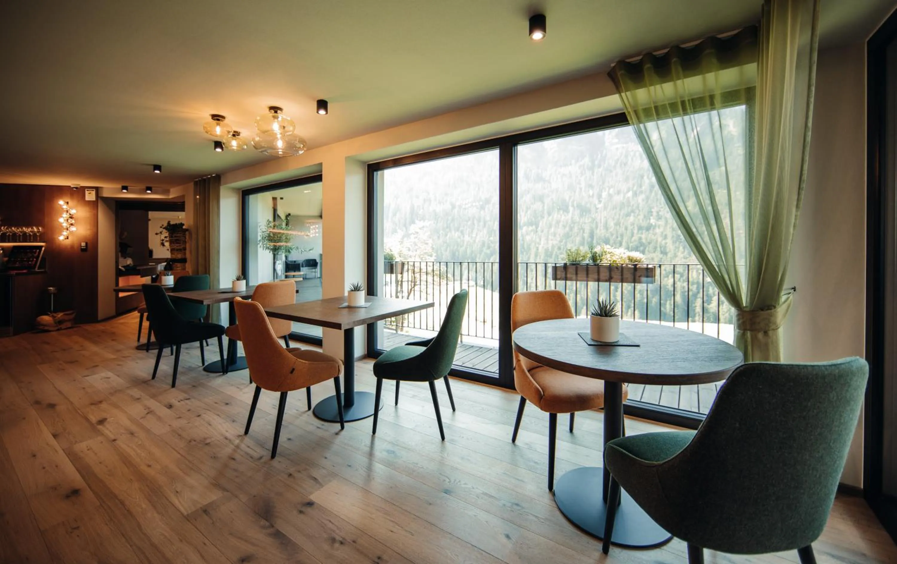 Lounge or bar in Plan Murin - Authentic Dolomites Hotel