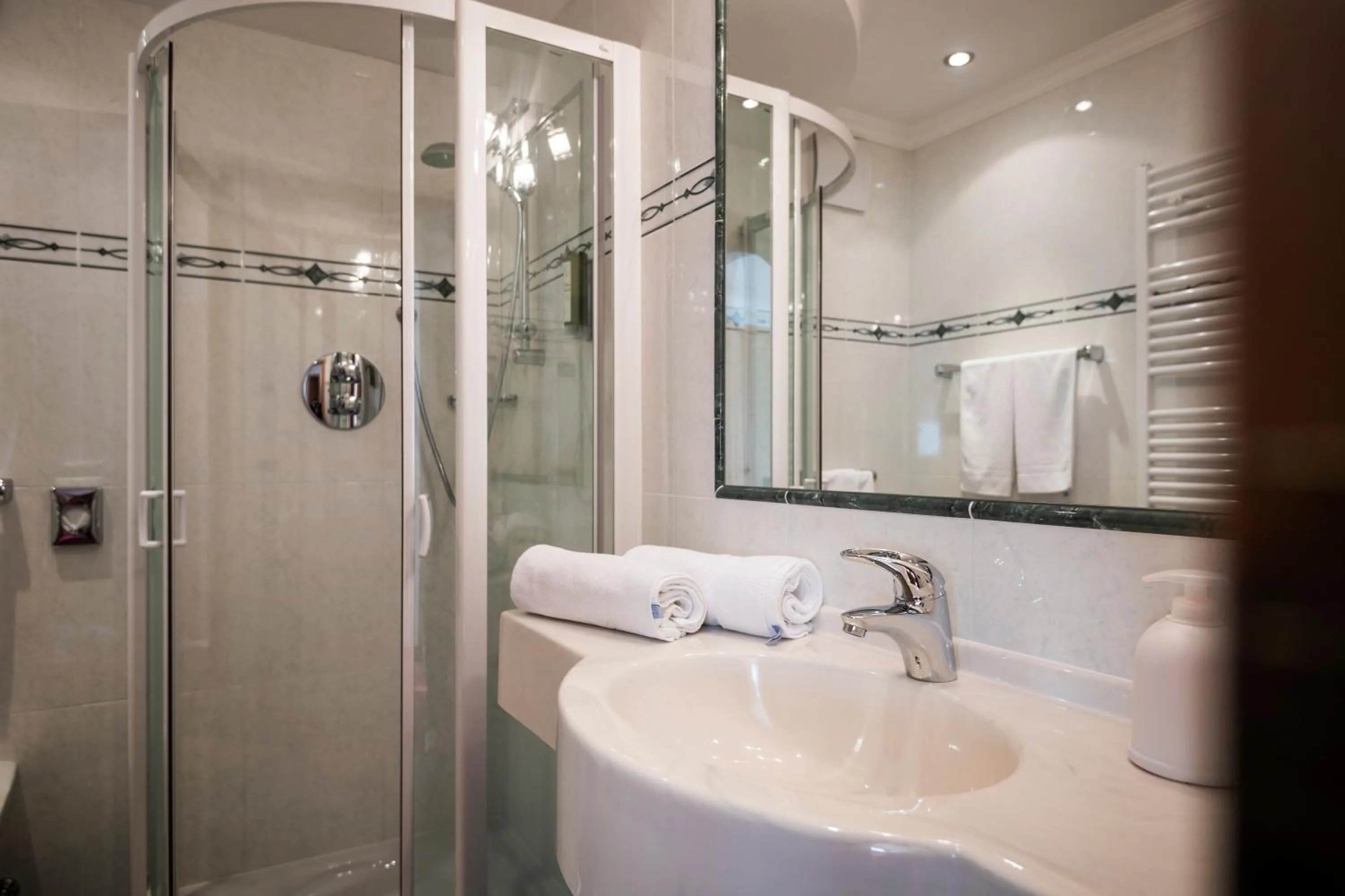 Bathroom in Plan Murin - Authentic Dolomites Hotel