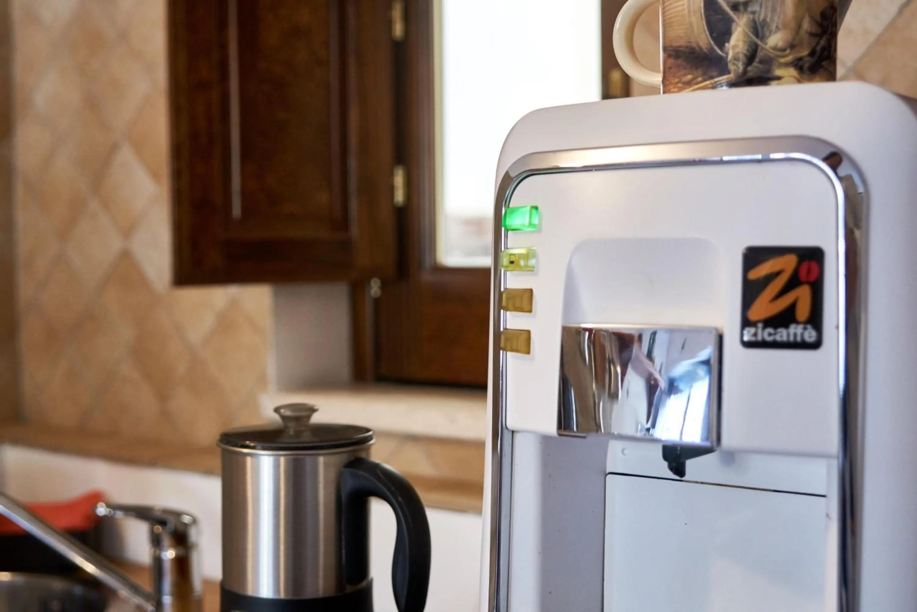 Coffee/tea facilities in B&B La Suite