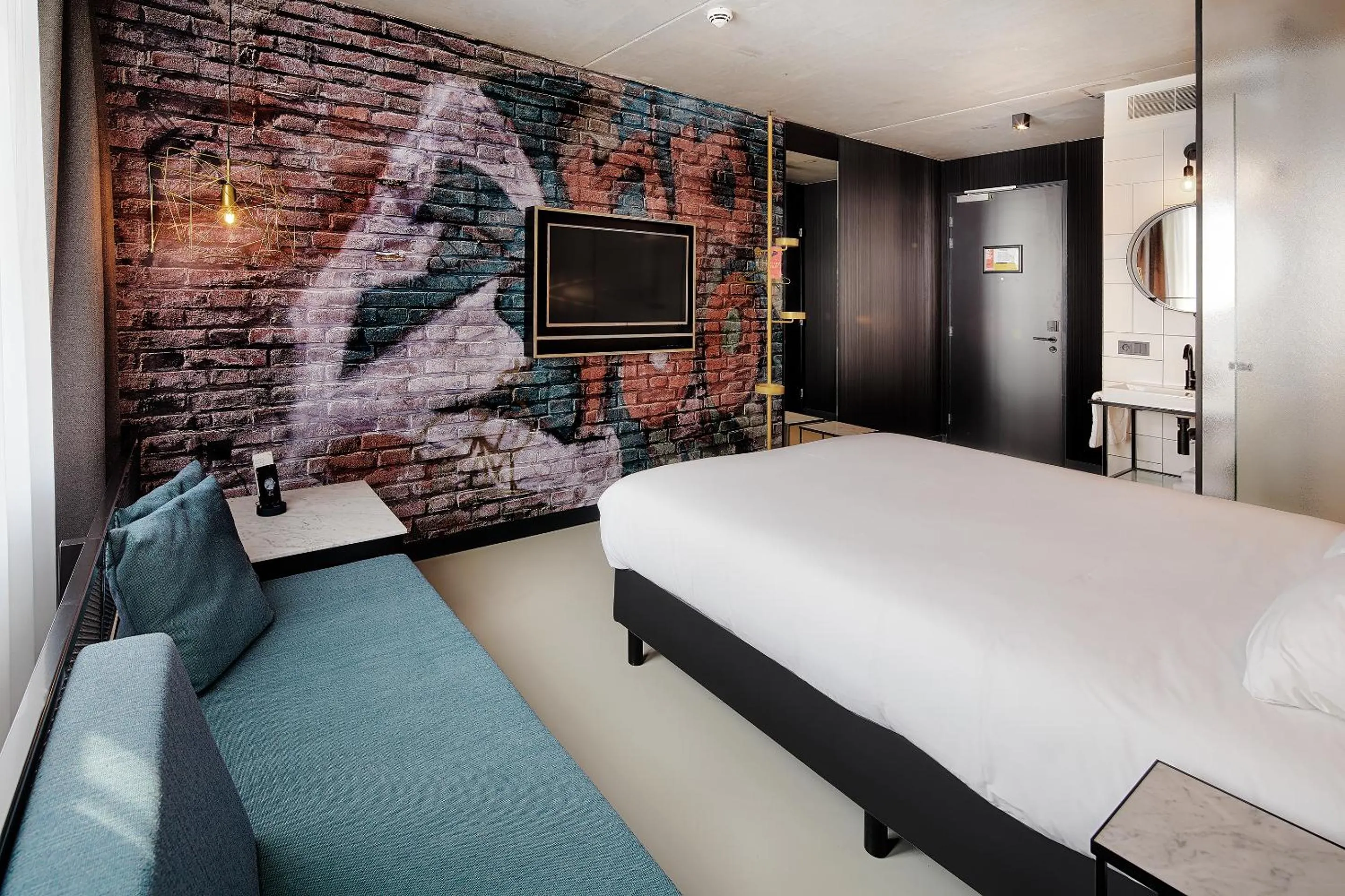 Photo of the whole room, Bed in Hotel the Match