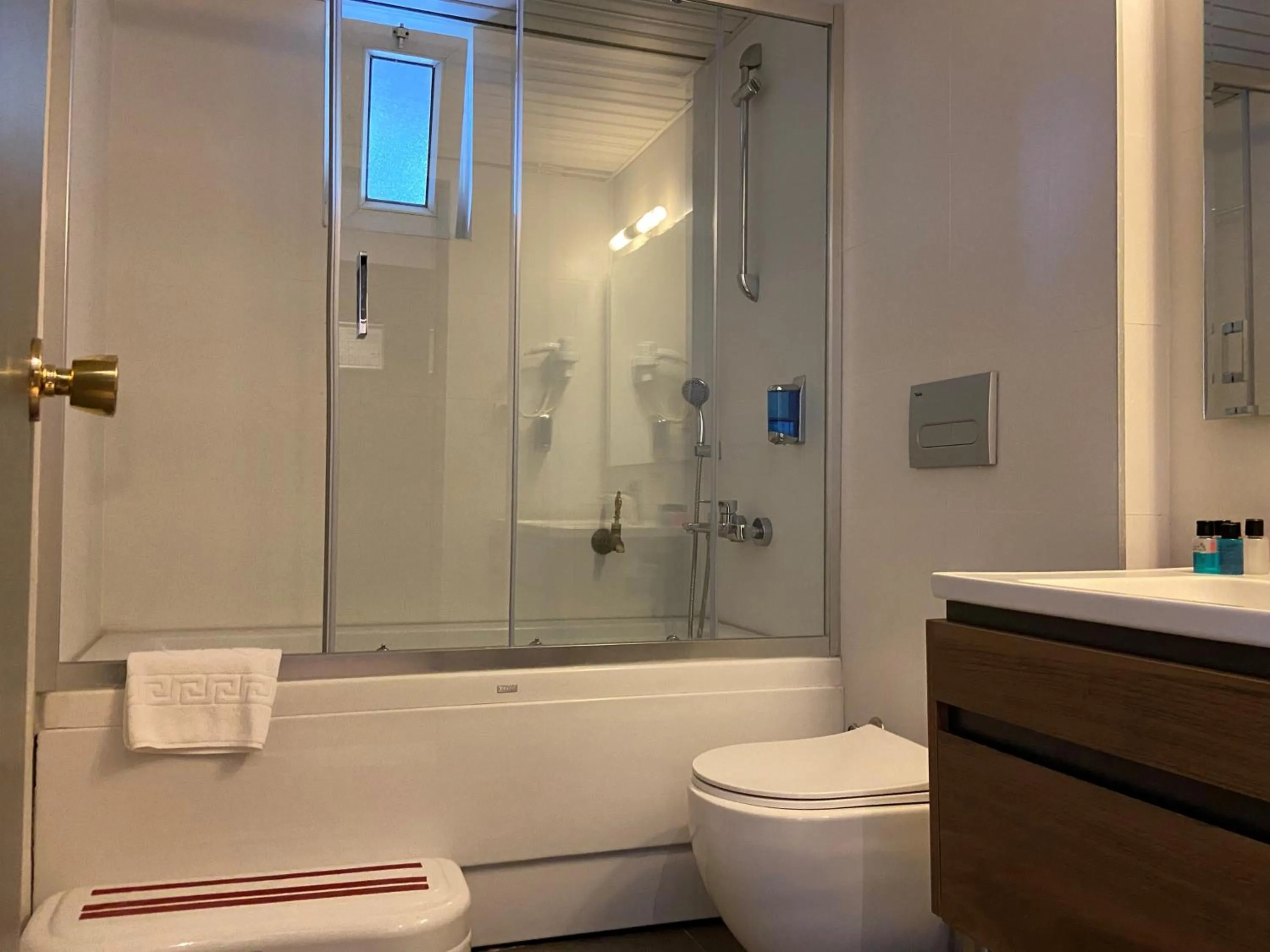 Bathroom in Herakles Thermal Hotel