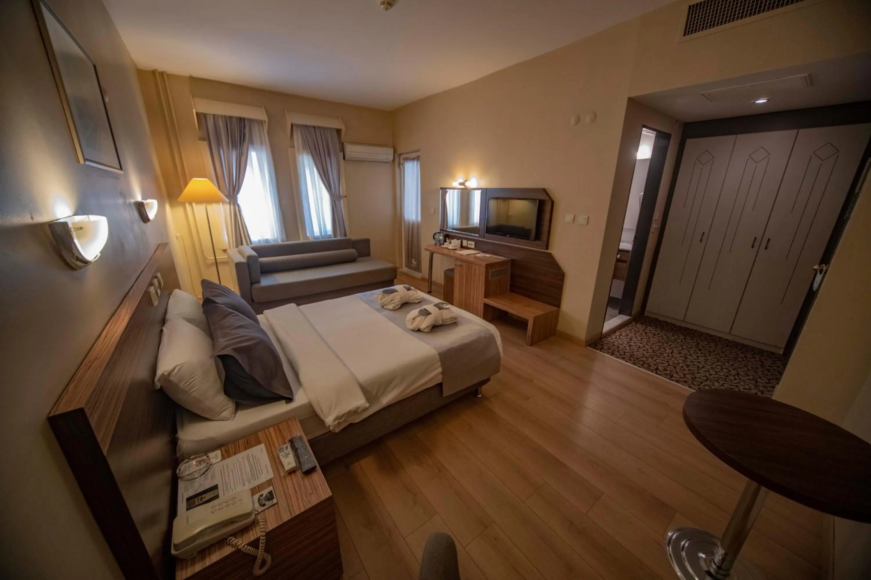 Photo of the whole room, Bed in Herakles Thermal Hotel