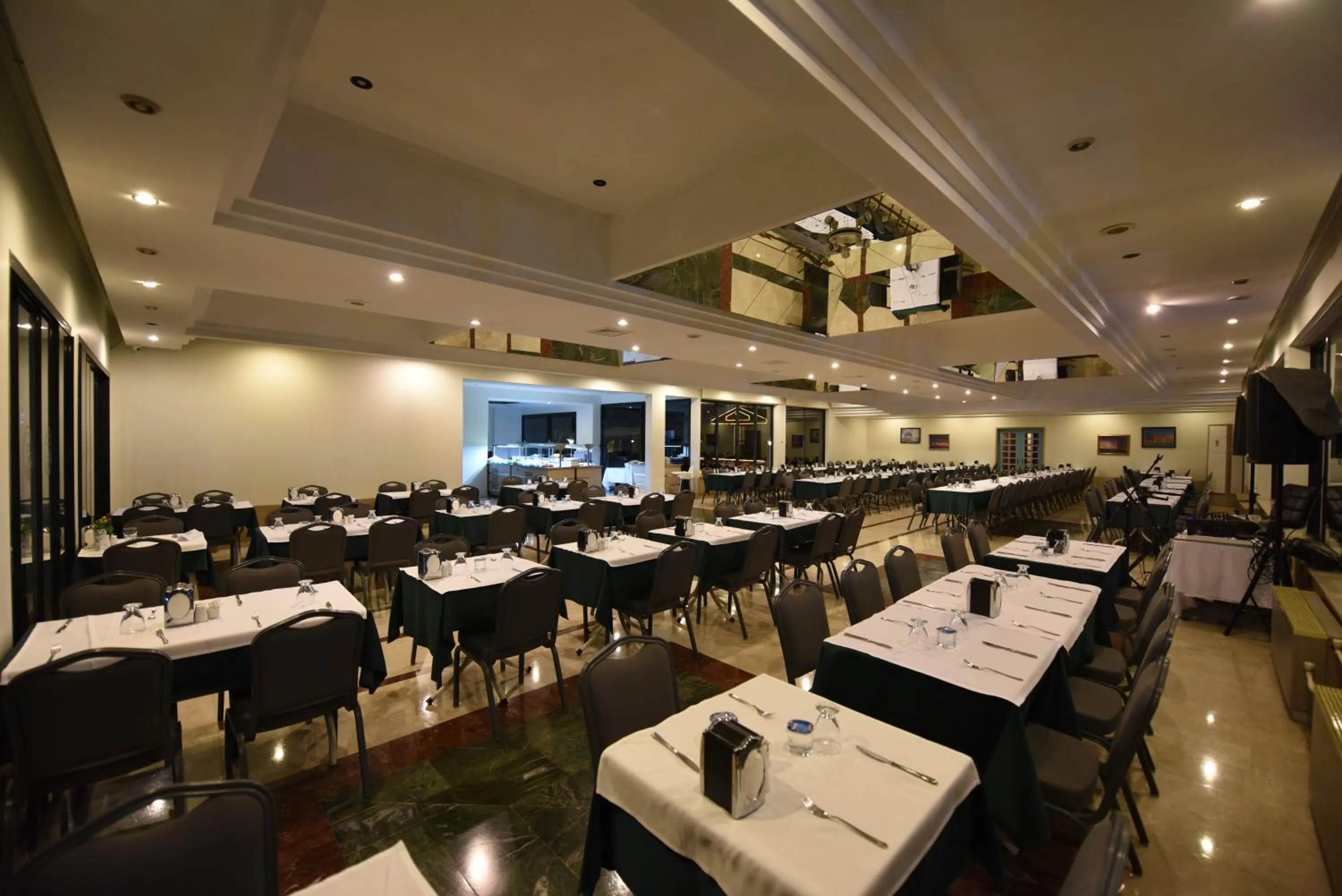 Restaurant/places to eat in Herakles Thermal Hotel