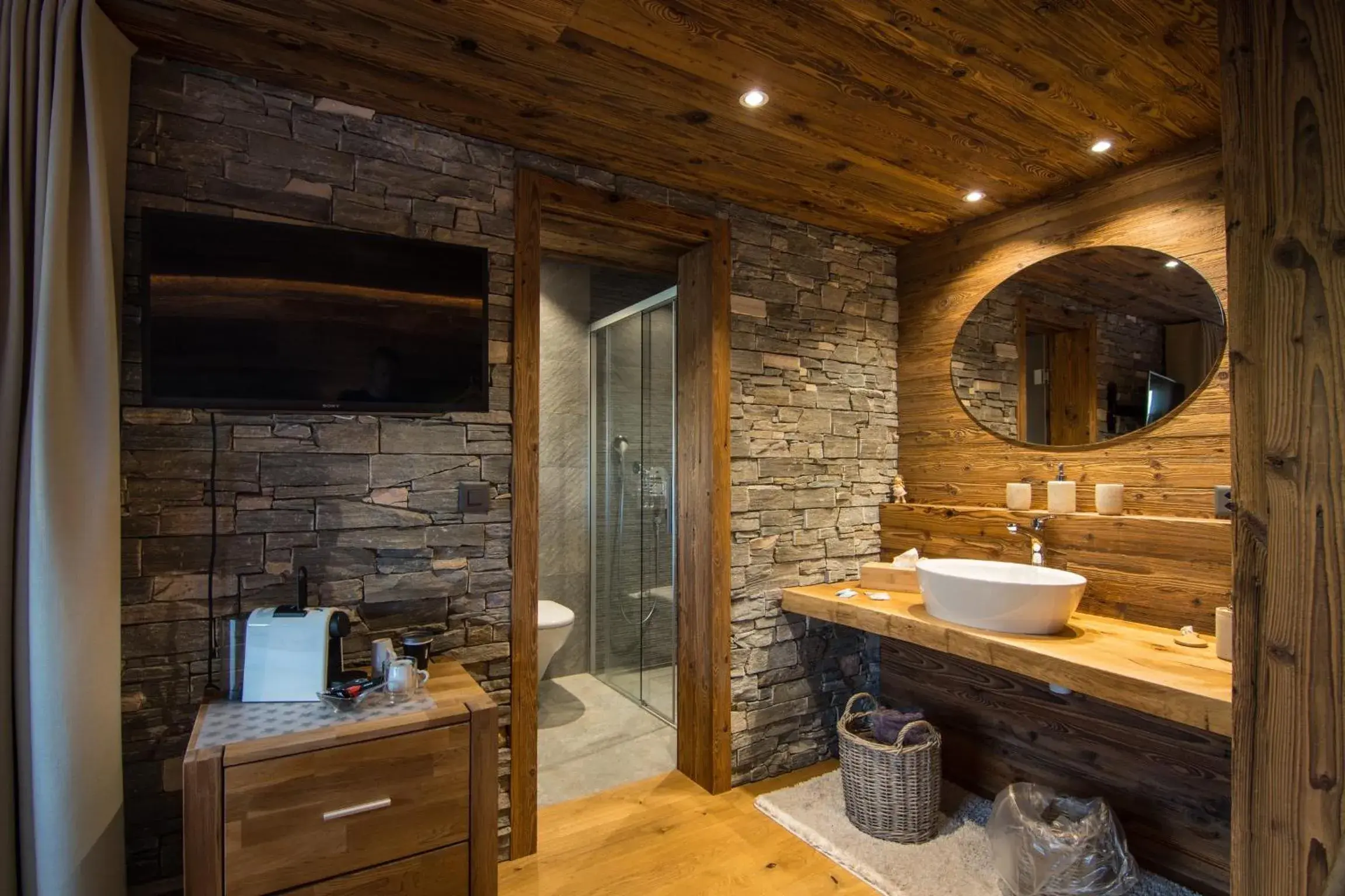 Deluxe Double Room with Mountain View and Balcony - single occupancy in Boutique Lodge Spycher Deluxe Double Room with Mountain View and Balcony - single occupancy in Boutique Lodge Spycher