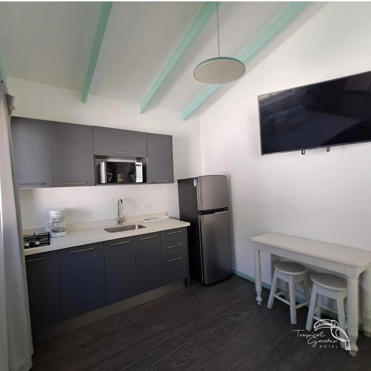 Kitchen or kitchenette in Tropical Garden Hotel