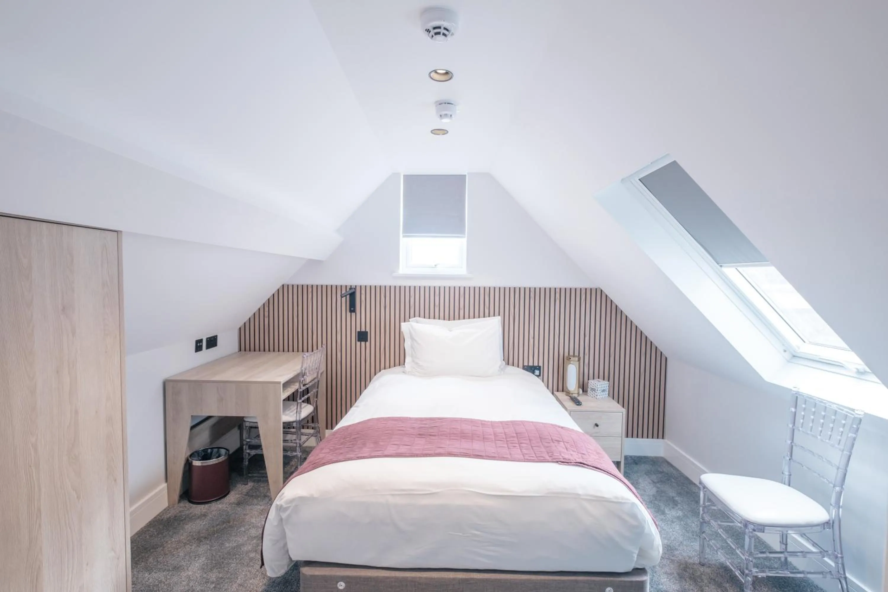 Bedroom, Bed in The Pillar Hotel