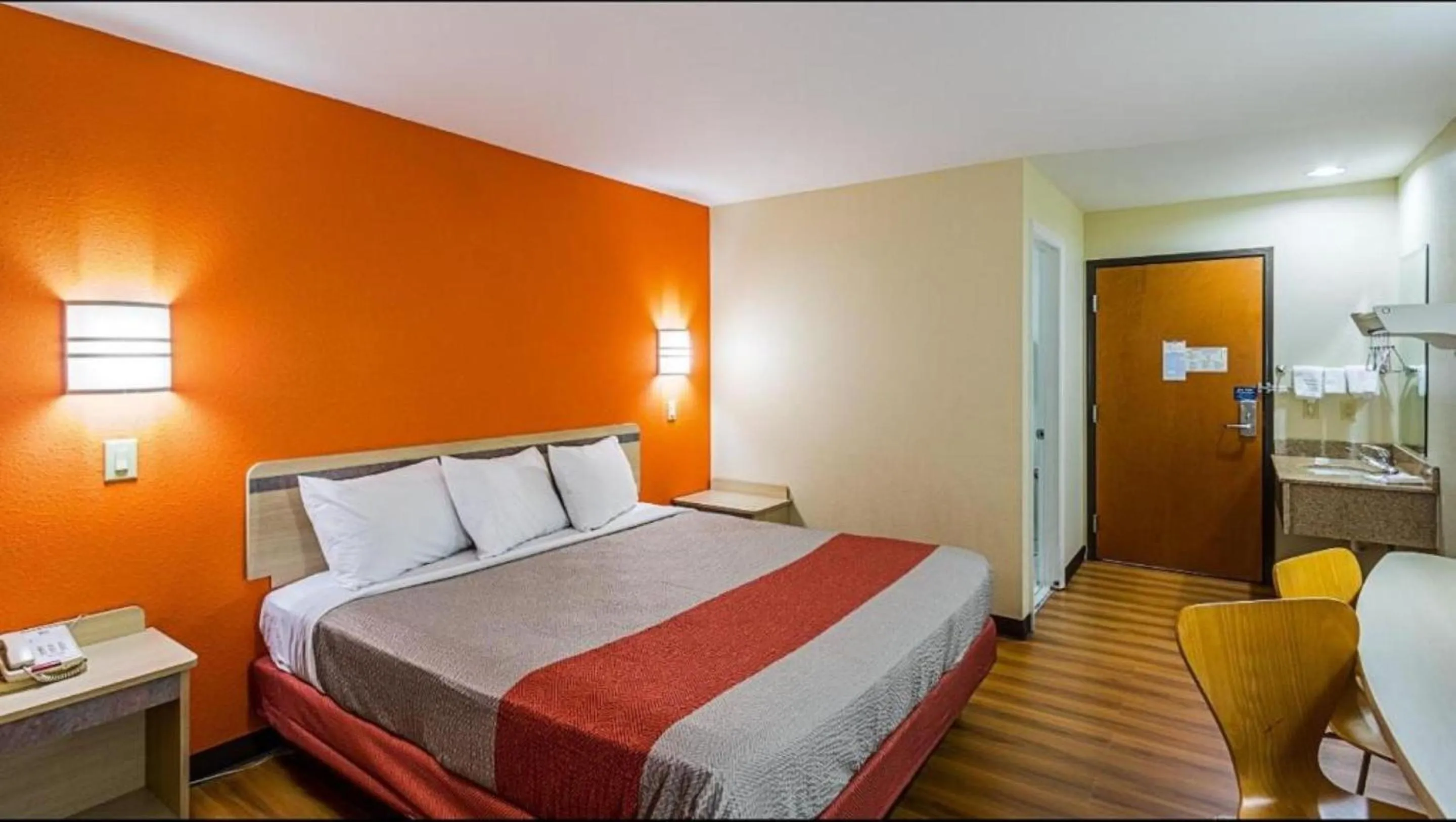 Bedroom, Bed in Motel 6-Urbana, IL