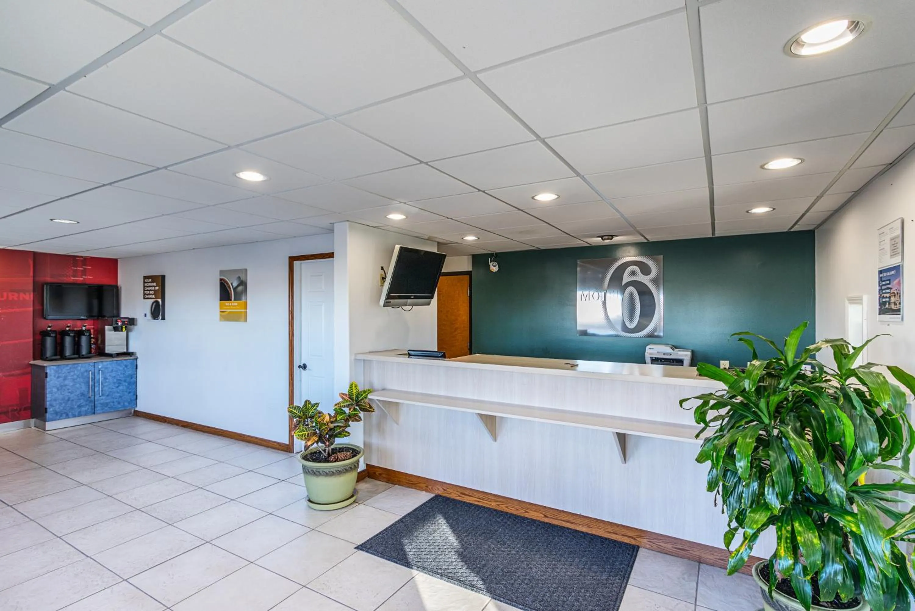 Lobby or reception in Motel 6-Urbana, IL