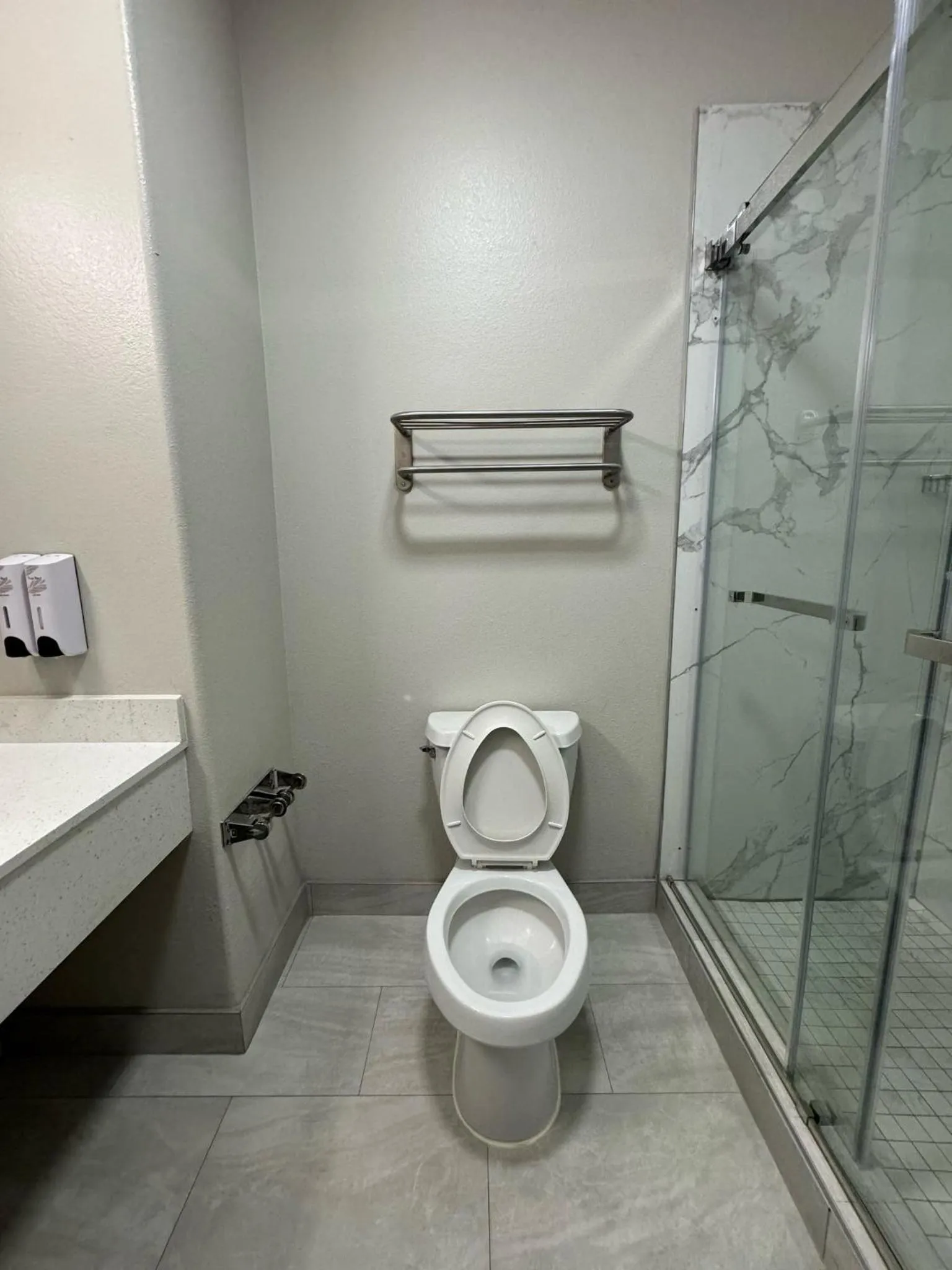 Bathroom in Red Roof Inn & Suites Lake Charles