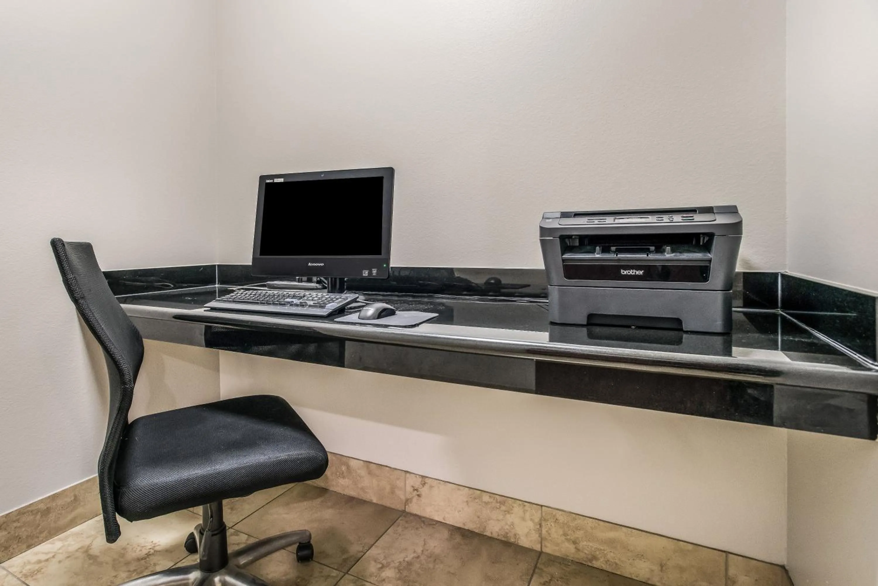 Business facilities in Red Roof Inn & Suites Lake Charles