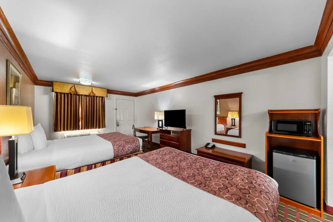 Bed in Scottish Inns - Decatur