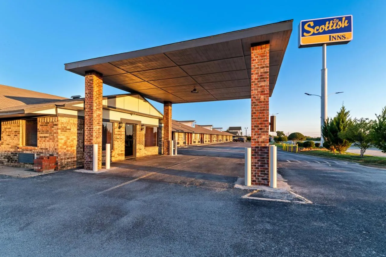 Property building in Scottish Inns - Decatur