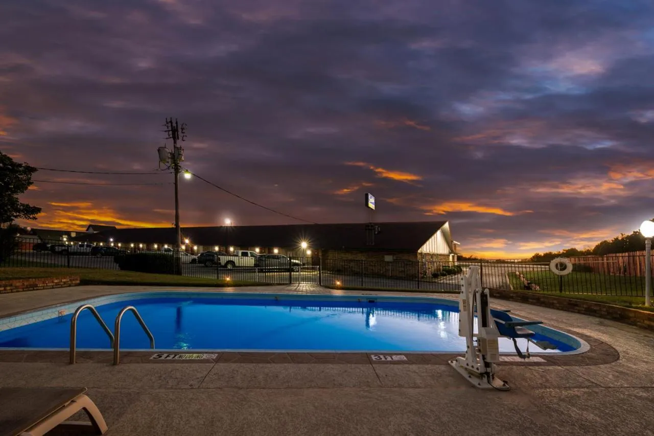 Swimming pool in Scottish Inns - Decatur