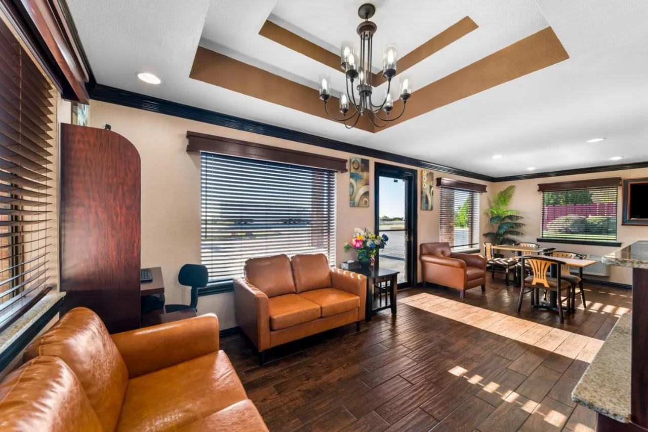 Property building in Scottish Inns - Decatur