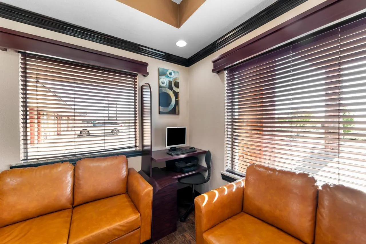 Property building in Scottish Inns - Decatur