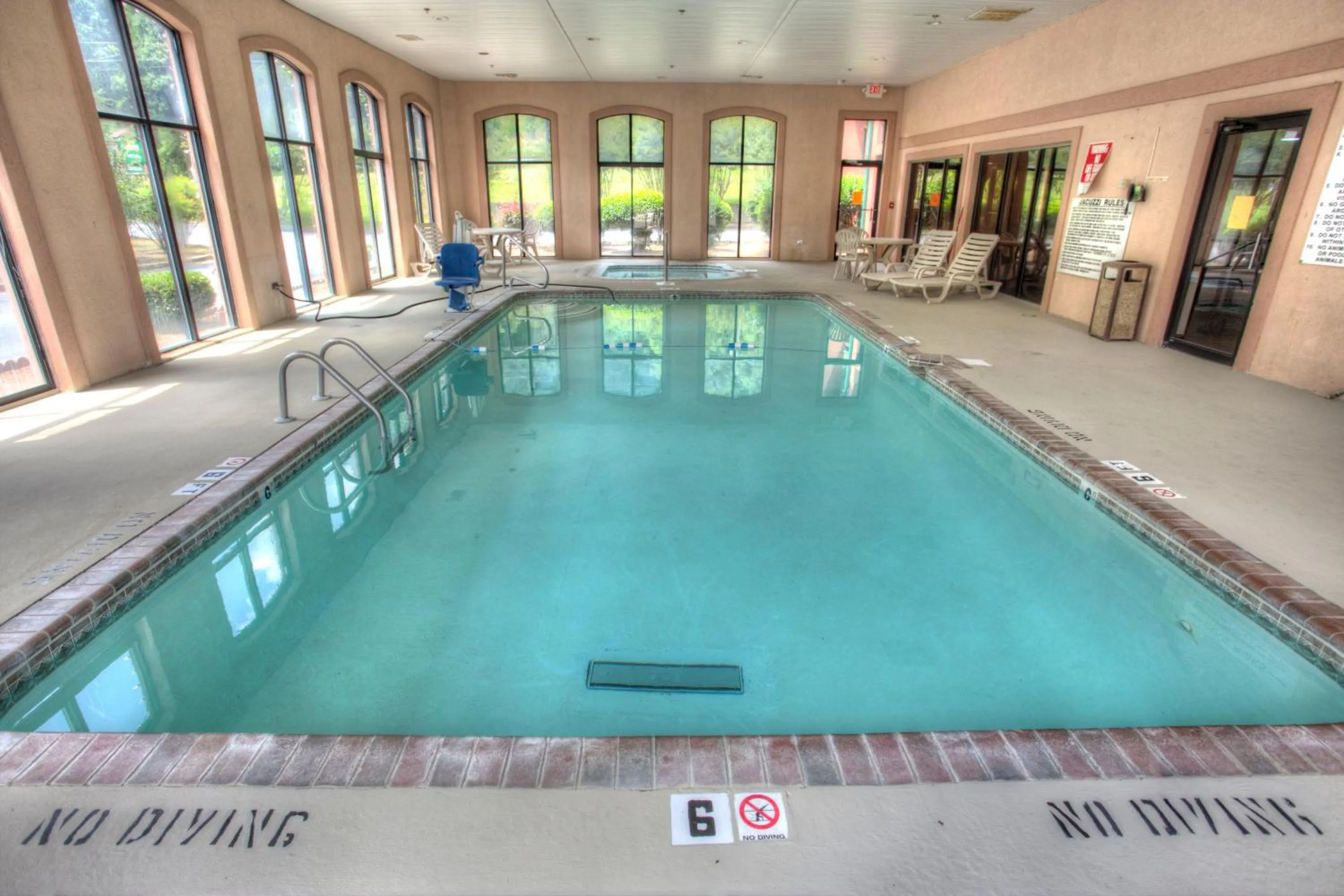 Swimming pool in Budgetel Inn and Suites Plus Helen