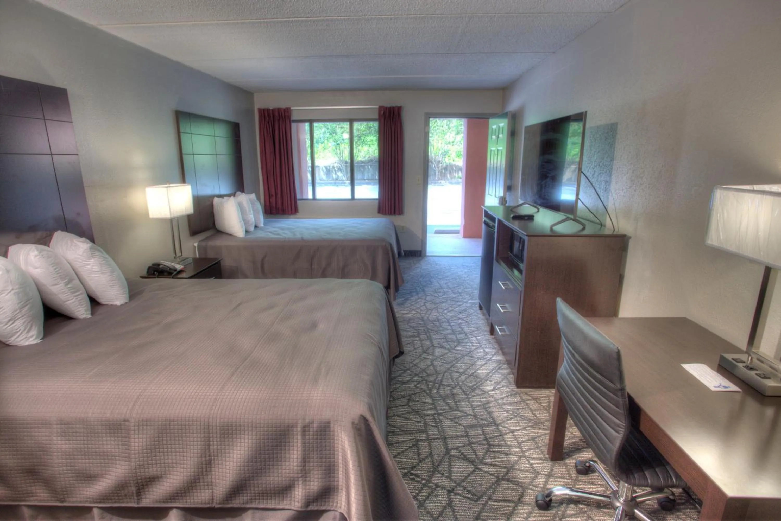 Photo of the whole room, Bed in Budgetel Inn and Suites Plus Helen