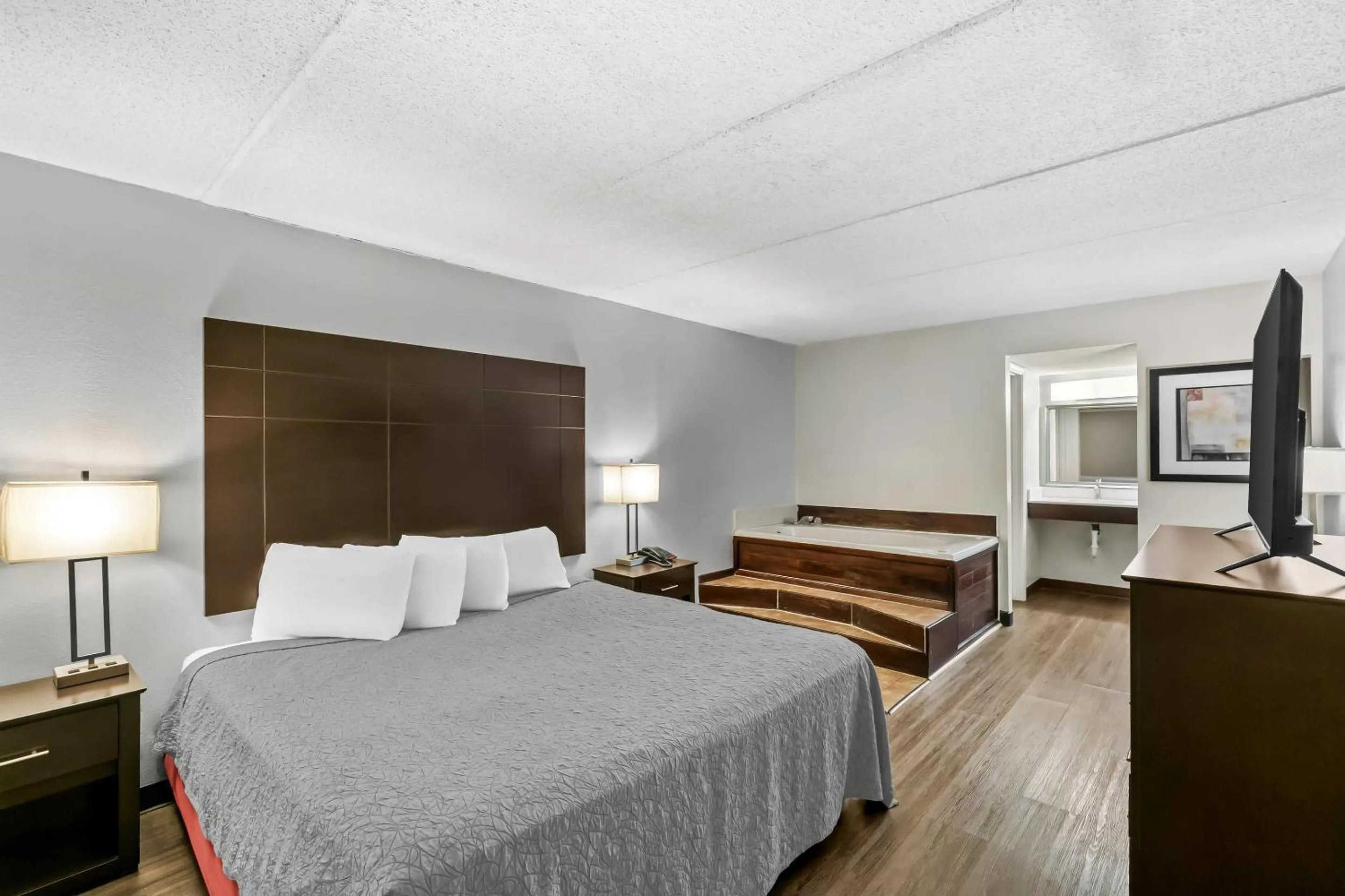 Bedroom, Bed in Econo Lodge Helen