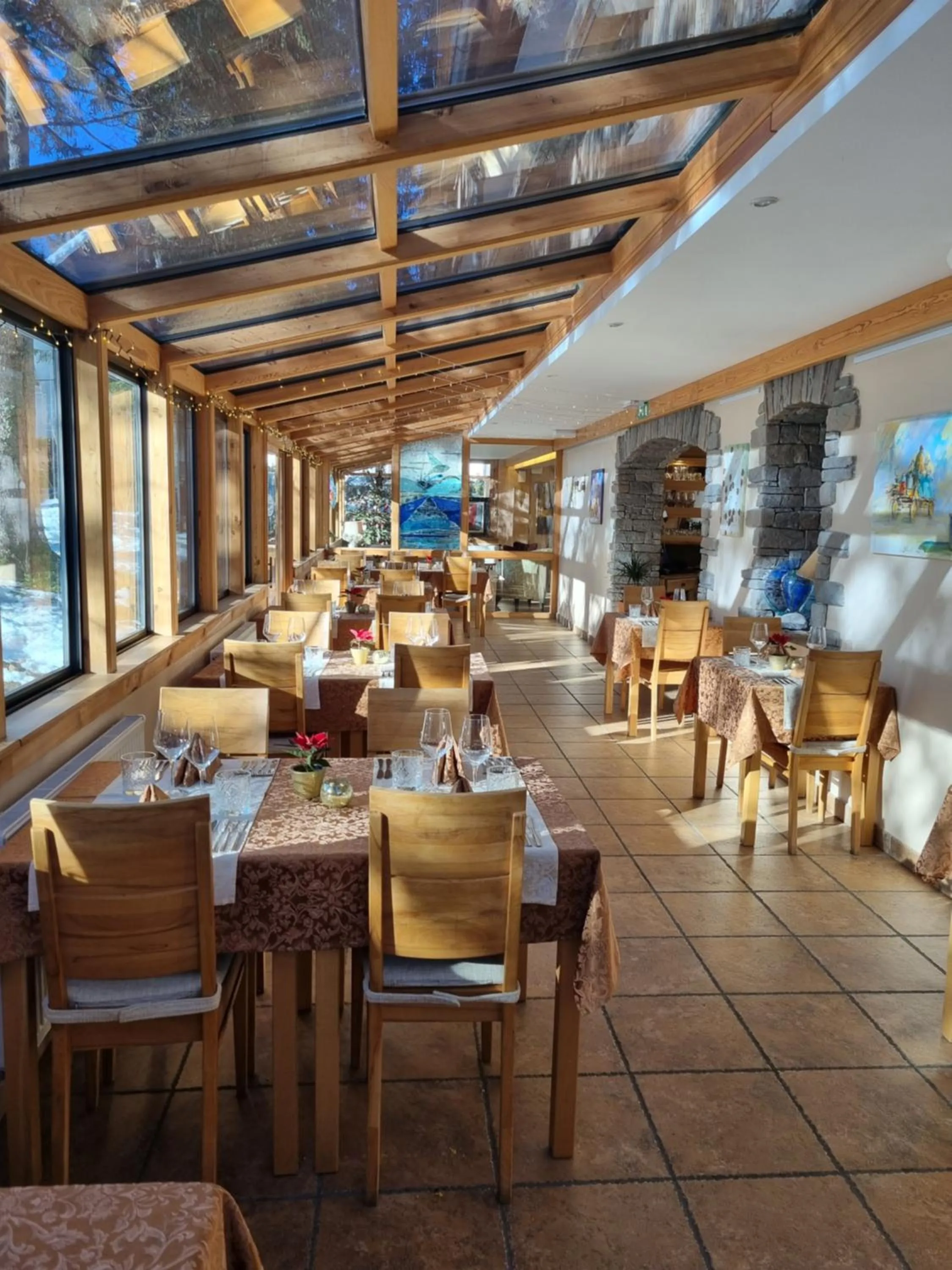 Restaurant/places to eat in Art Hotel Kristal