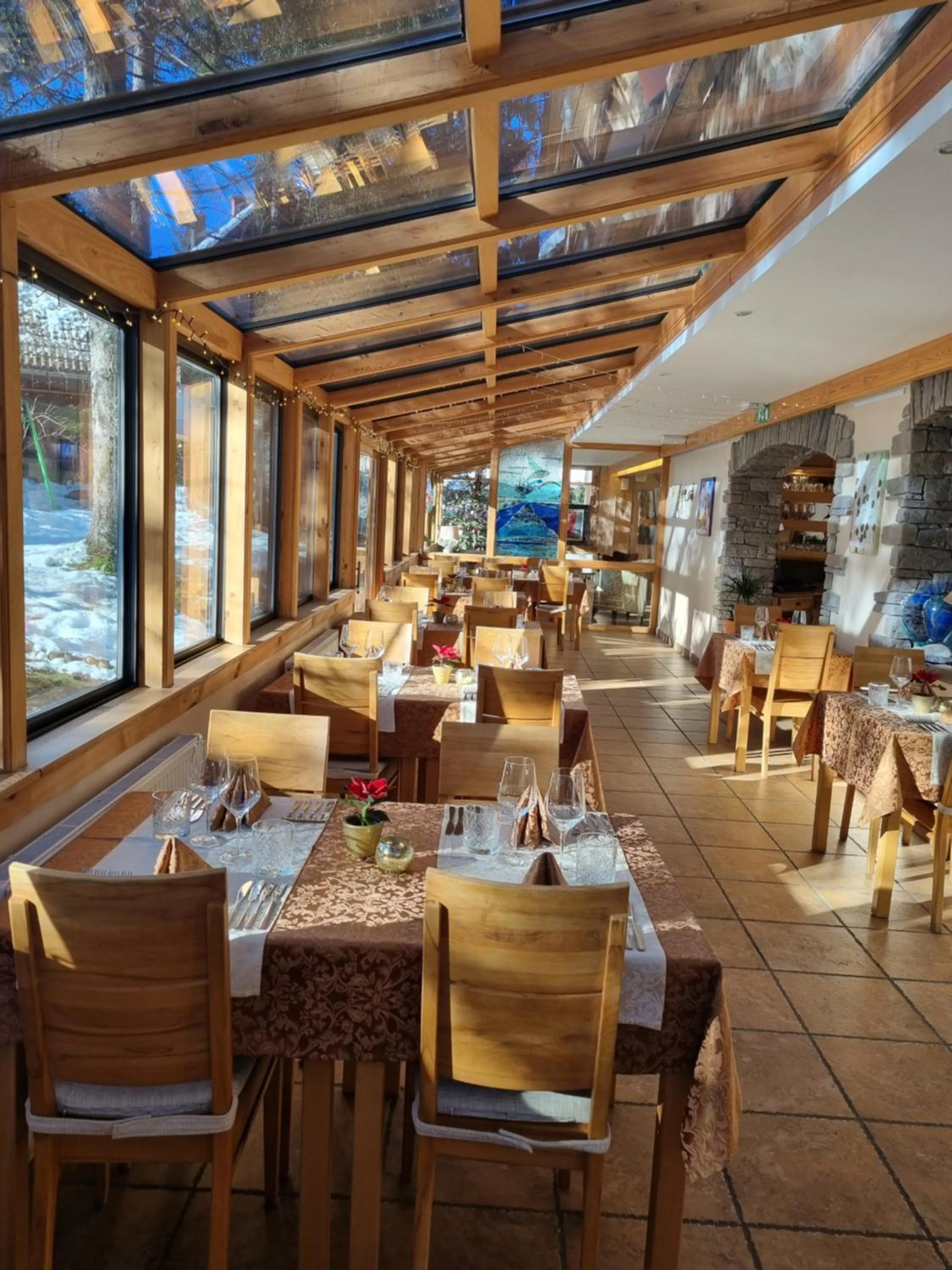 Restaurant/places to eat in Art Hotel Kristal