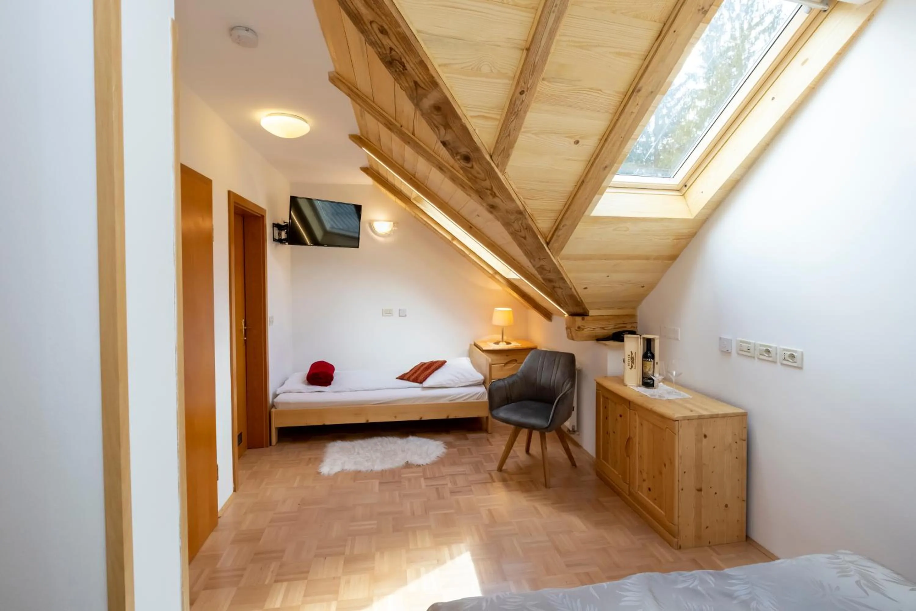 TV and multimedia, Bed in Art Hotel Kristal