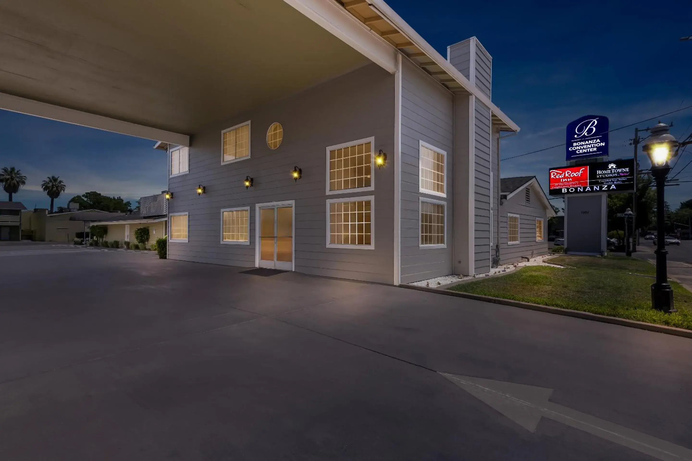 Facade/entrance in Red Roof Inn Yuba City Bonanza - Marysville Facade/entrance in Red Roof Inn Yuba City Bonanza - Marysville