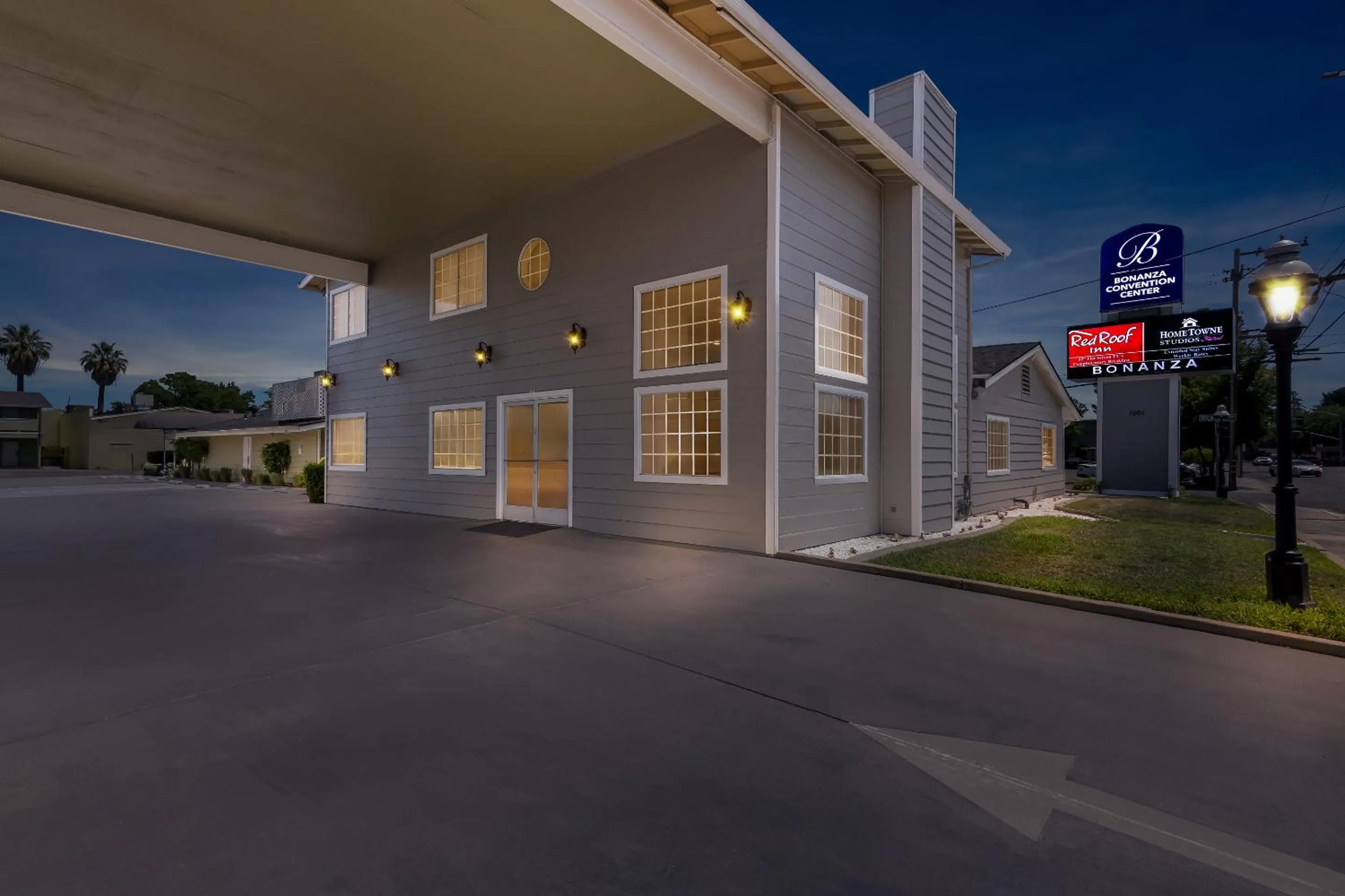 Facade/entrance in Red Roof Inn Yuba City Bonanza - Marysville