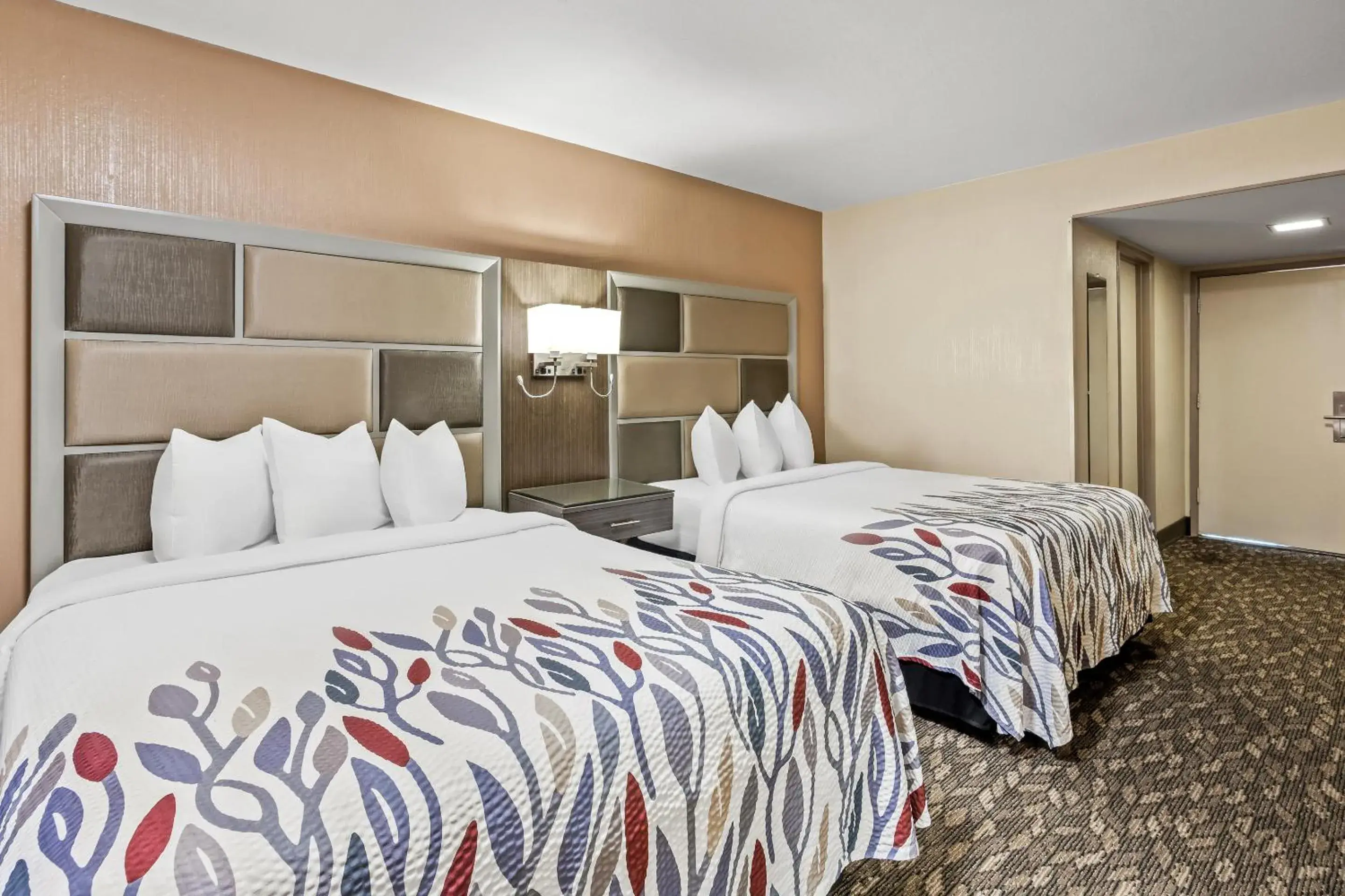 Photo of the whole room, Bed in Red Roof Inn Yuba City Bonanza - Marysville Photo of the whole room, Bed in Red Roof Inn Yuba City Bonanza - Marysville