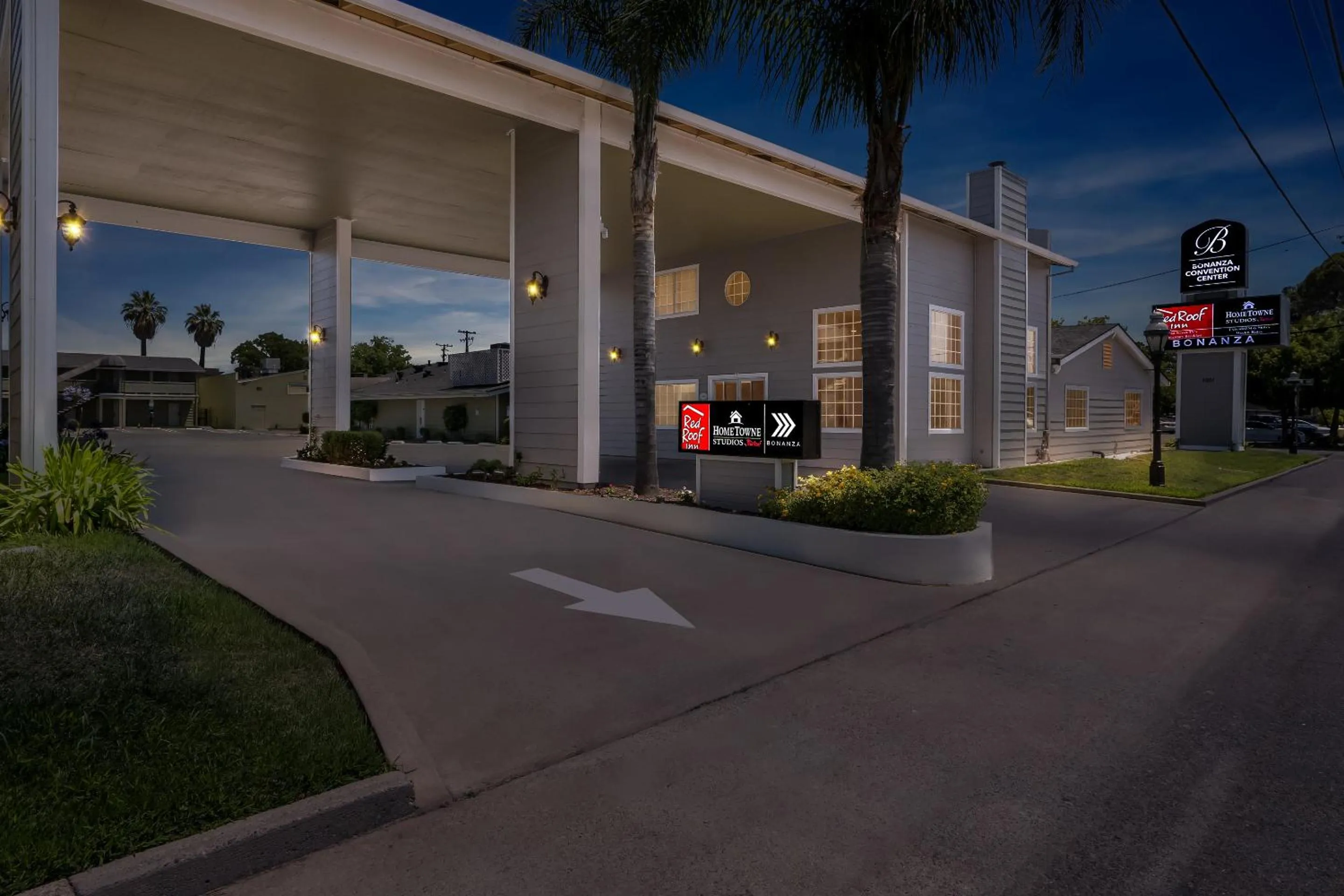 Facade/entrance in Red Roof Inn Yuba City Bonanza - Marysville