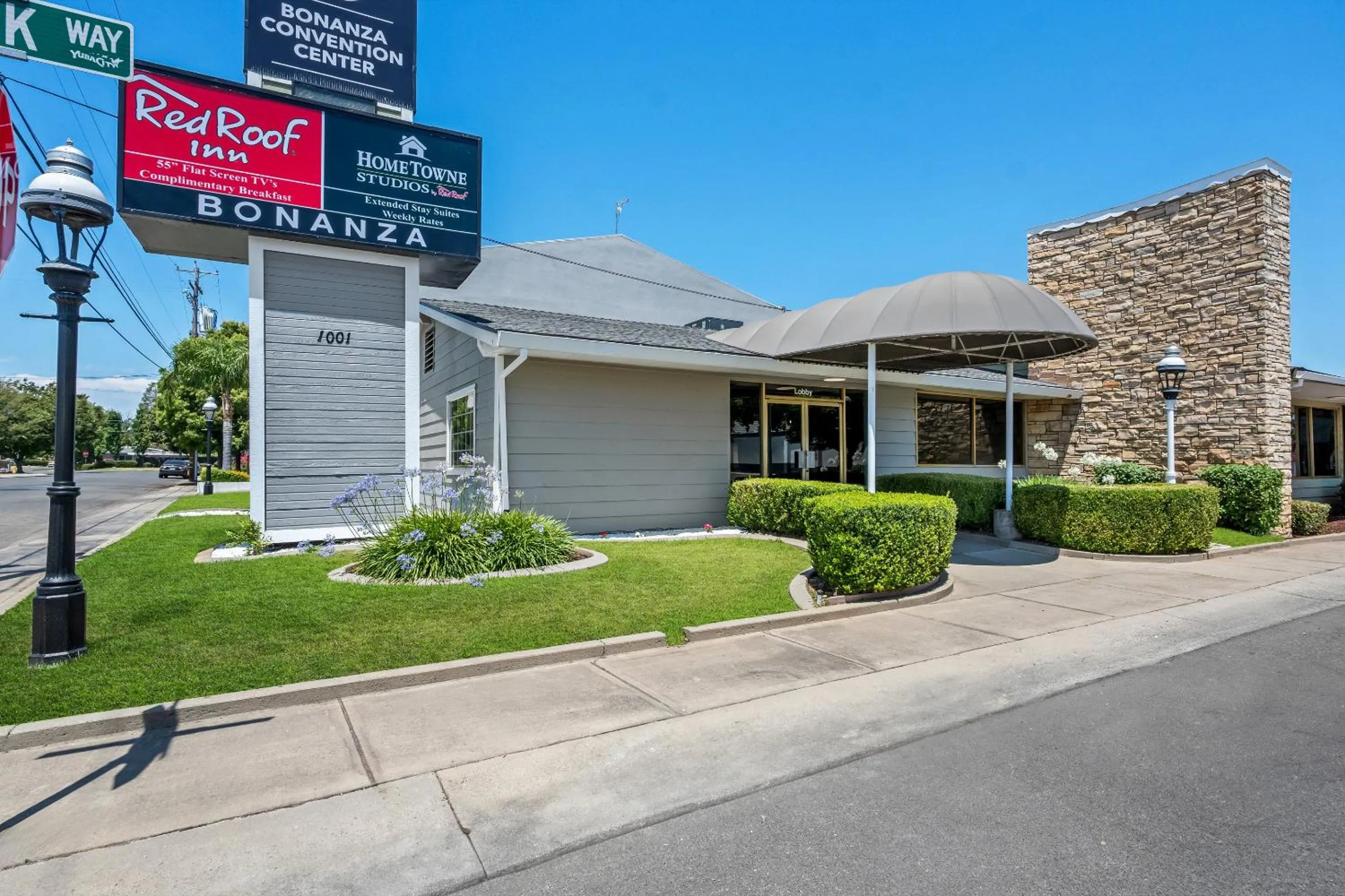 Property building in Red Roof Inn Yuba City Bonanza - Marysville