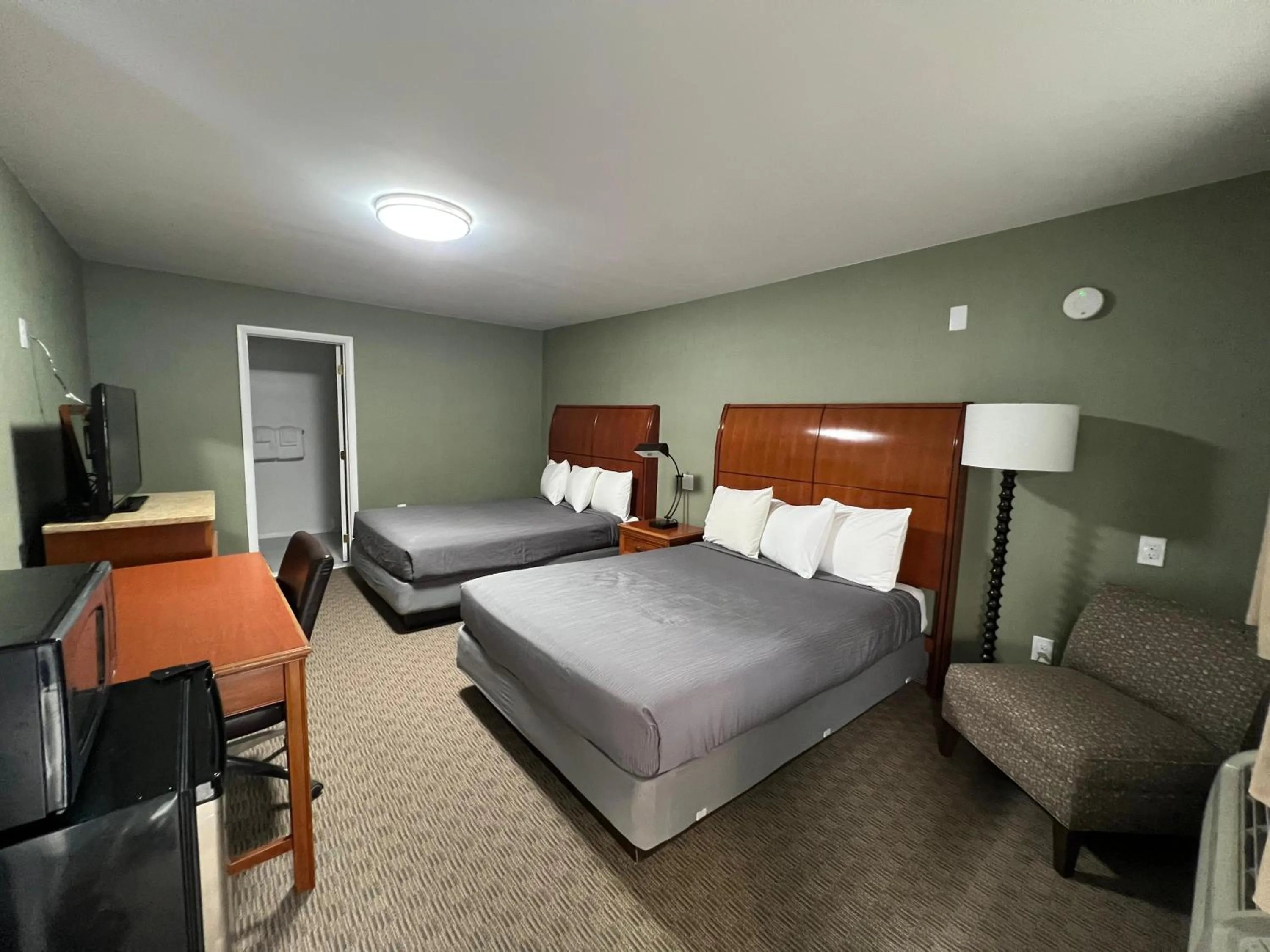 Bed in Lyn Aire Motel - Lake George