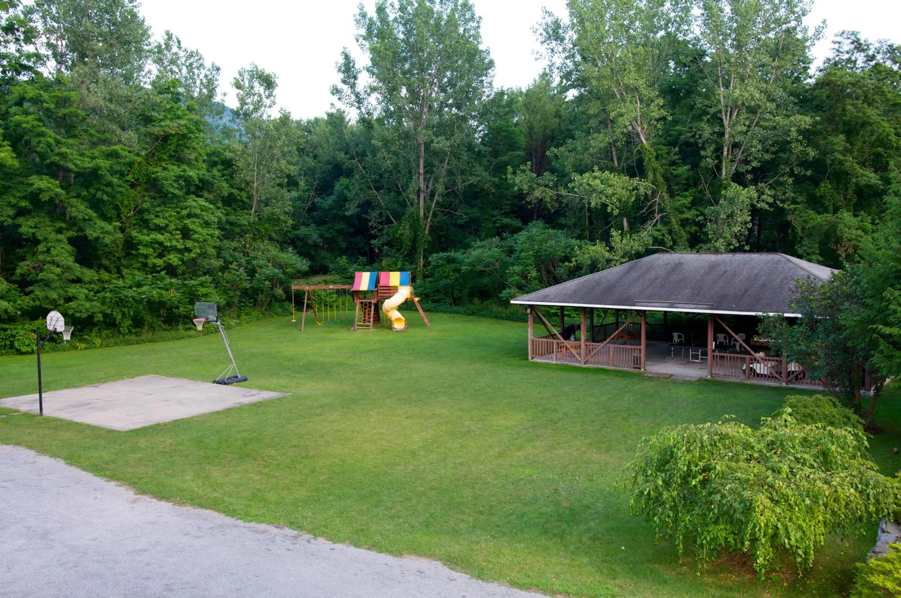 Patio in Lyn Aire Motel - Lake George
