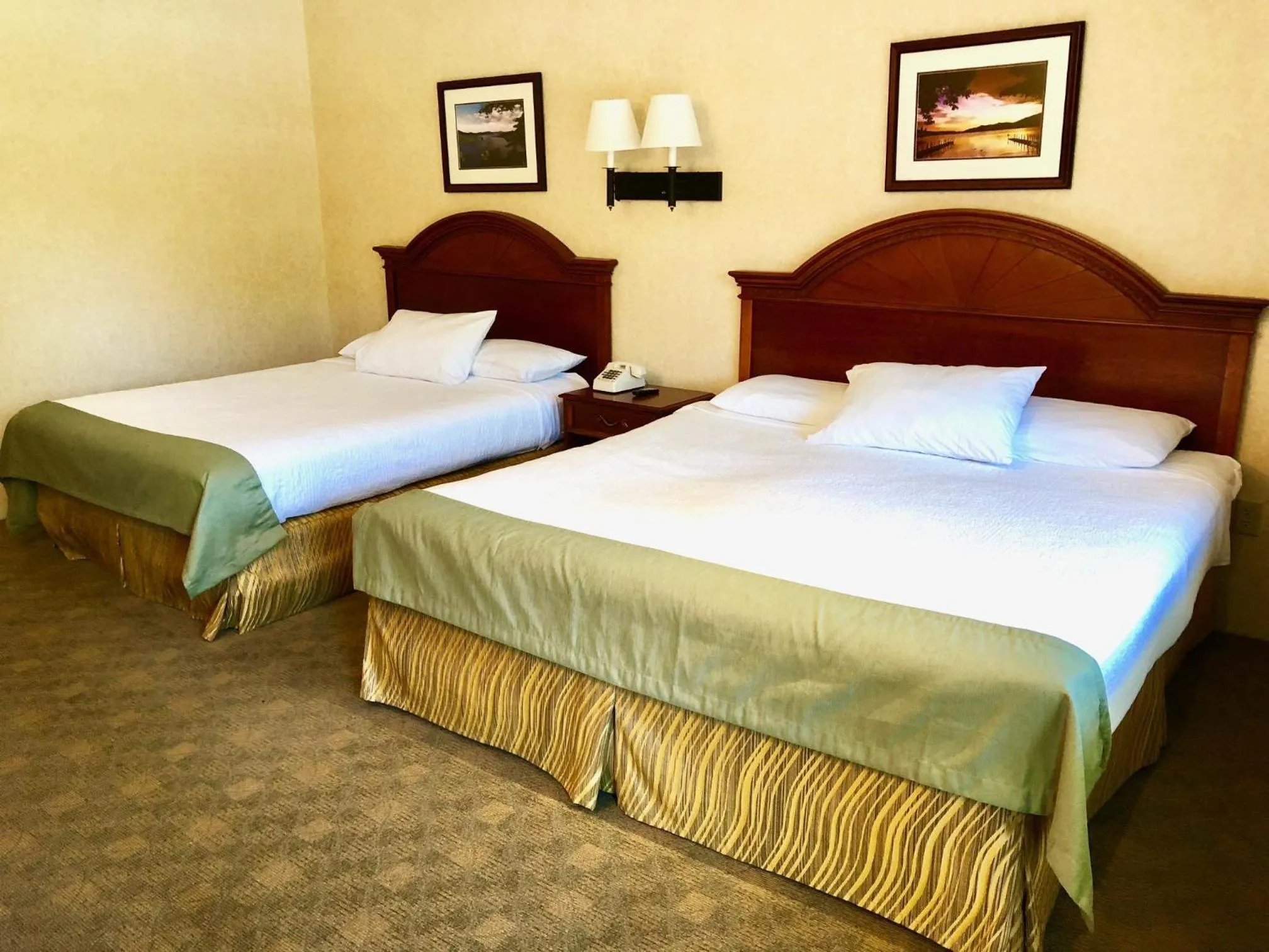 Bed in Lyn Aire Motel - Lake George