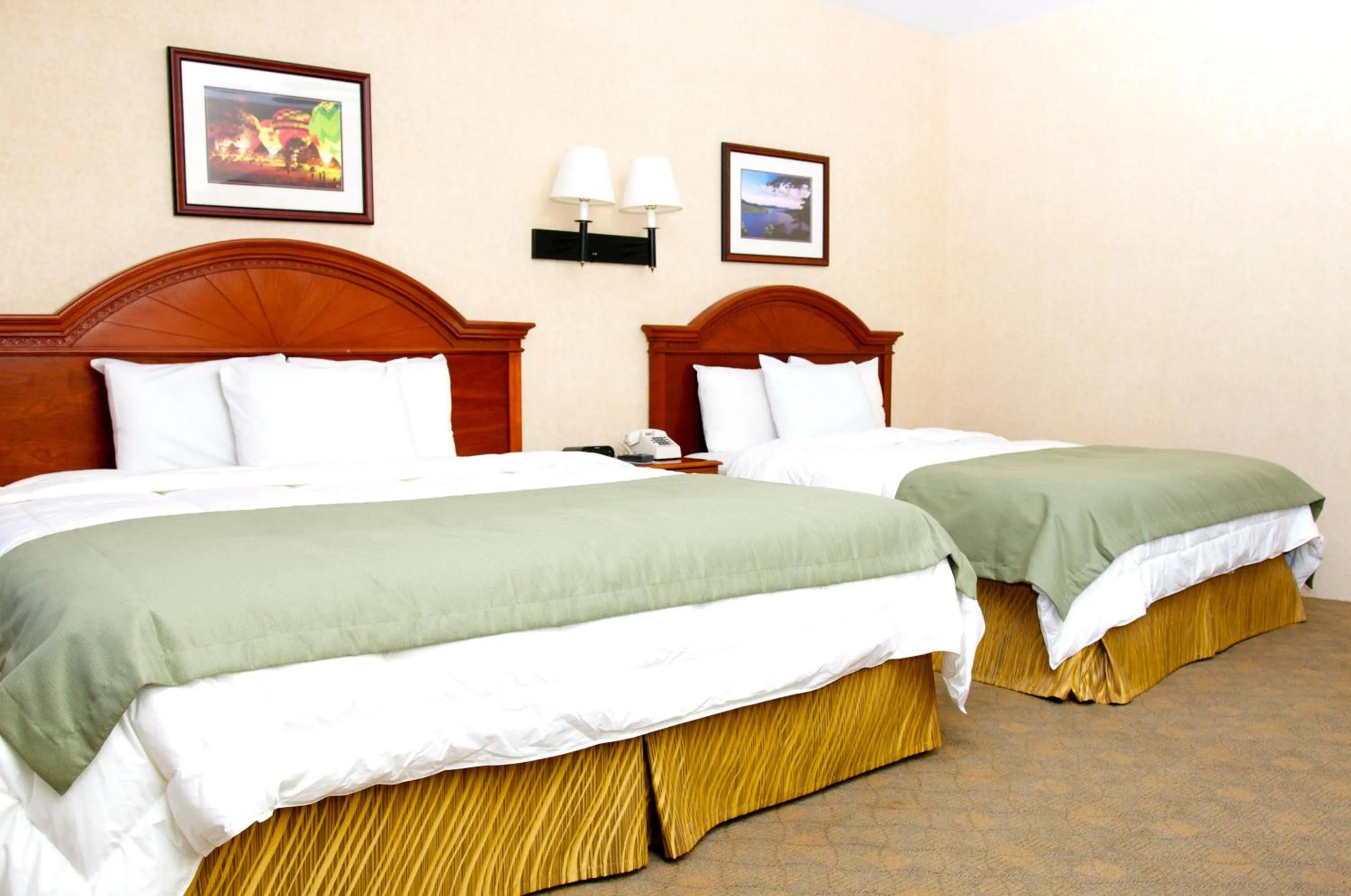 Photo of the whole room, Bed in Lyn Aire Motel - Lake George