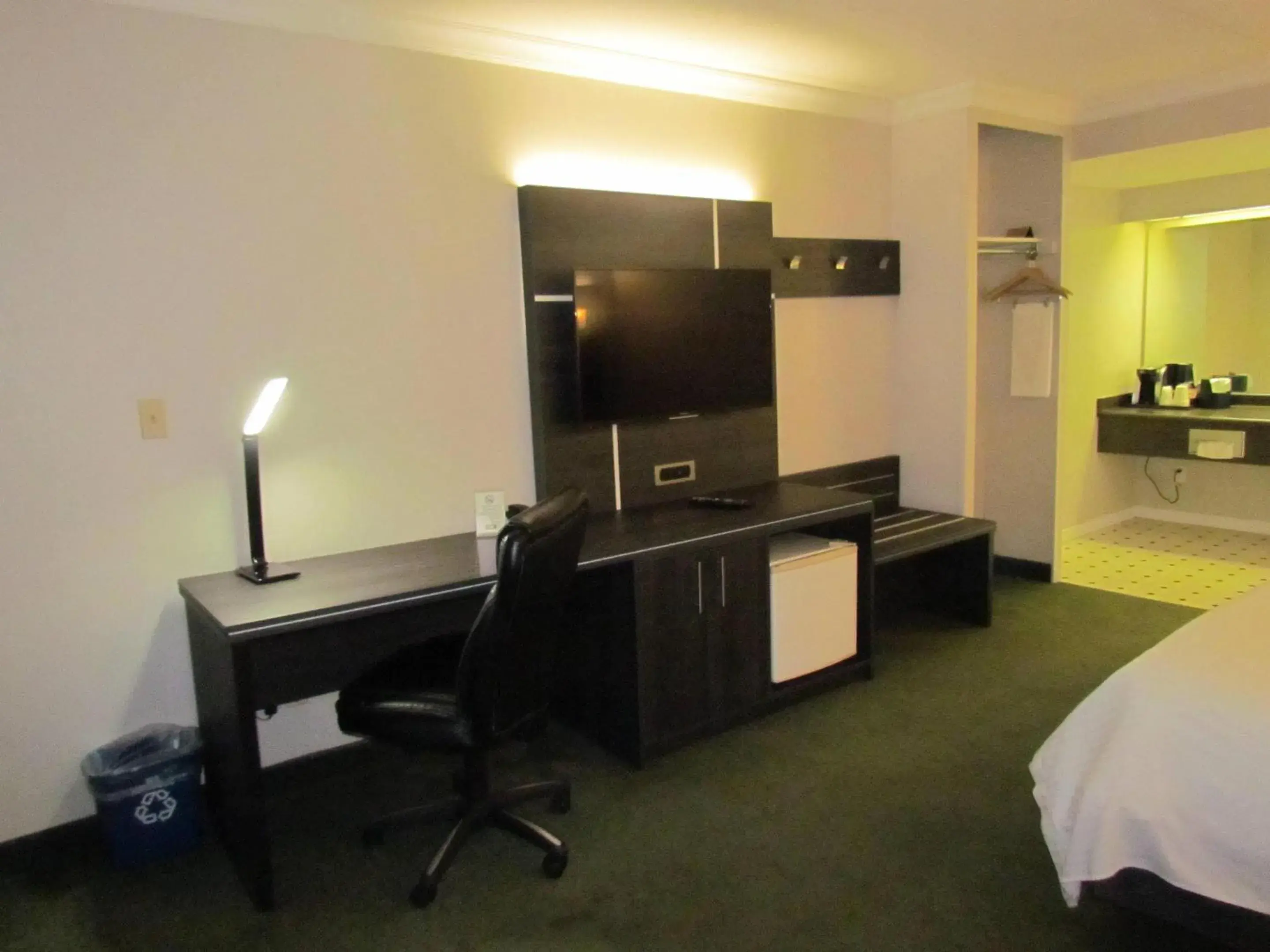 Bedroom, Bed in Rodeway Inn King William Bedroom, Bed in Rodeway Inn King William