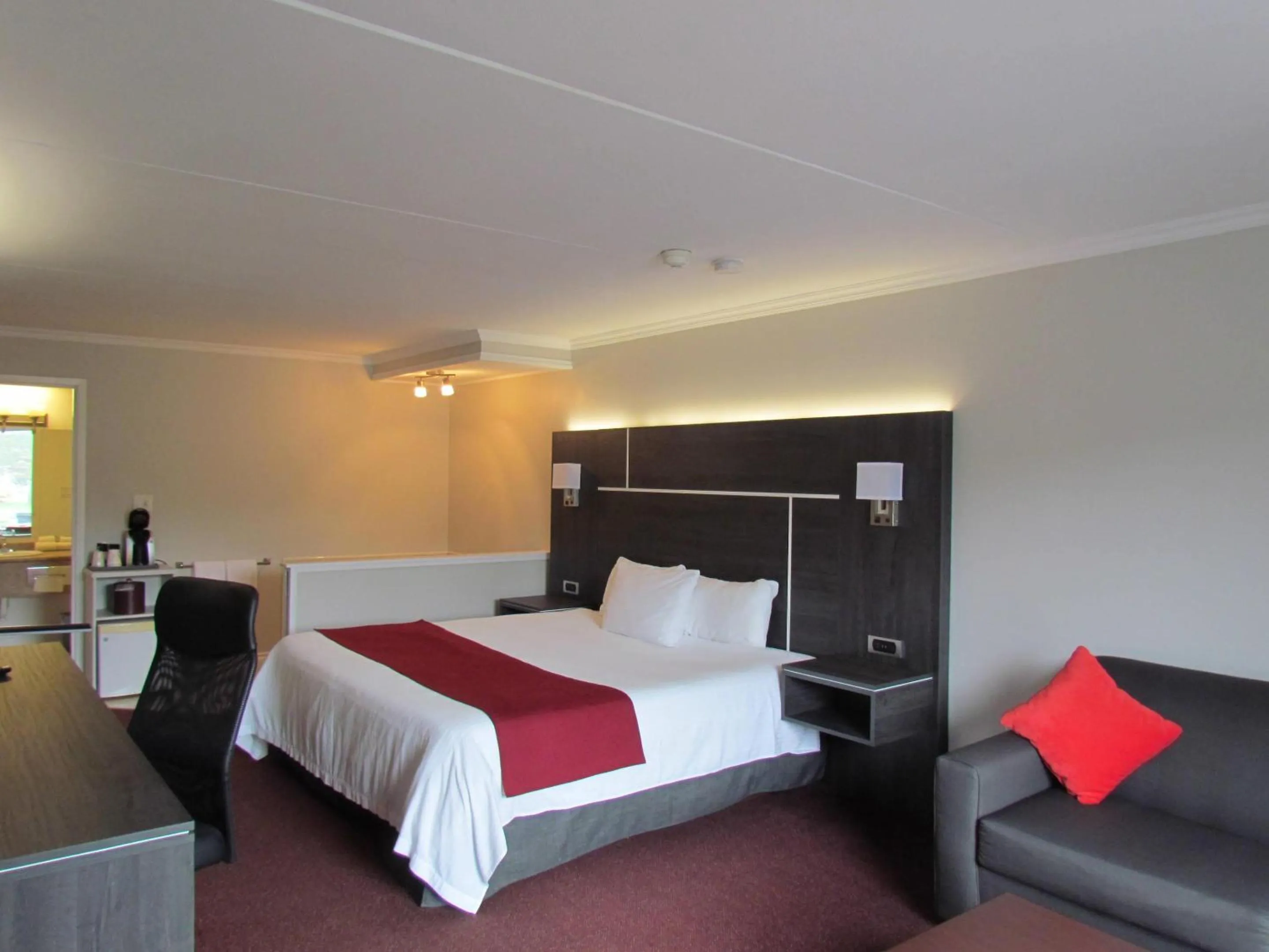 Bedroom, Bed in Rodeway Inn King William