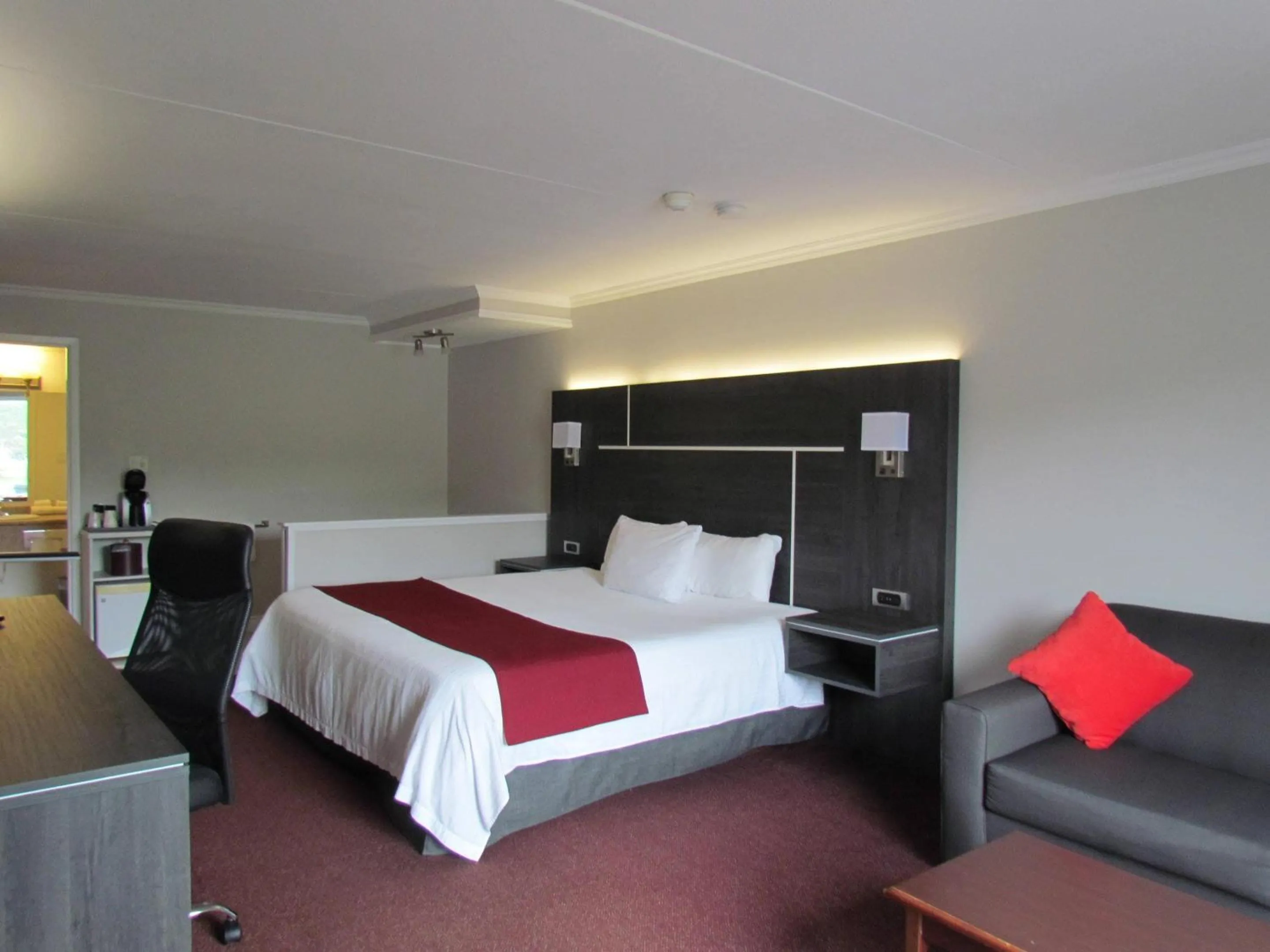 Bedroom, Bed in Rodeway Inn King William