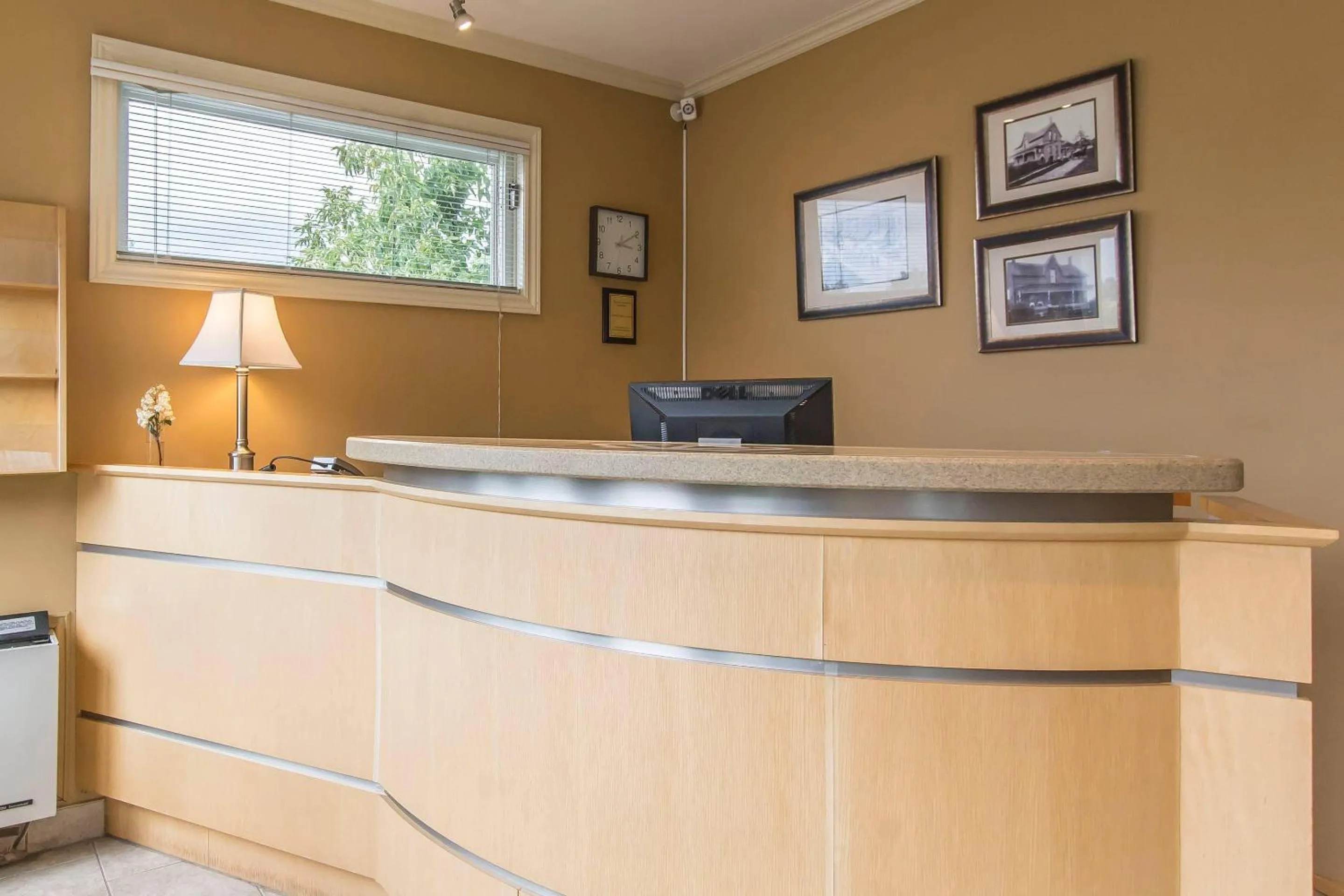 Lobby or reception in Rodeway Inn King William